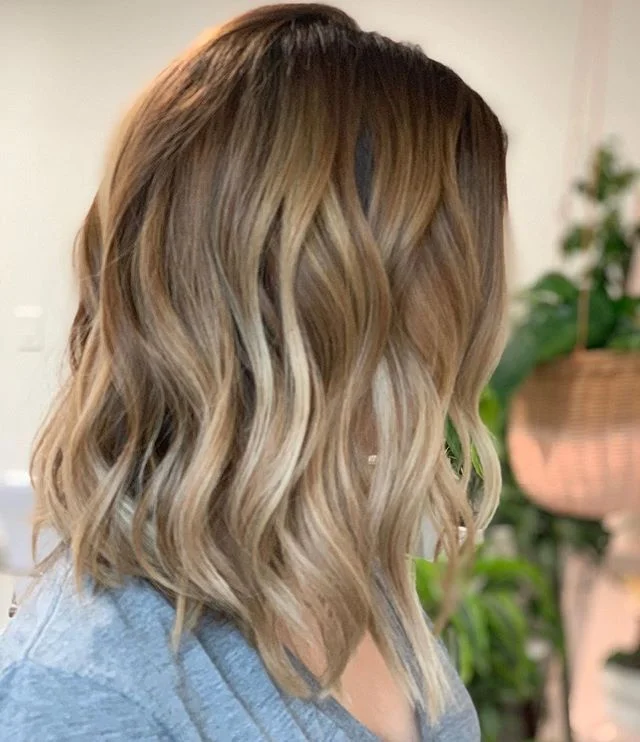 Cr&eacute;me De La Cr&eacute;me is what you get, when warm and cool Balayage blend together!😍🥥🥐