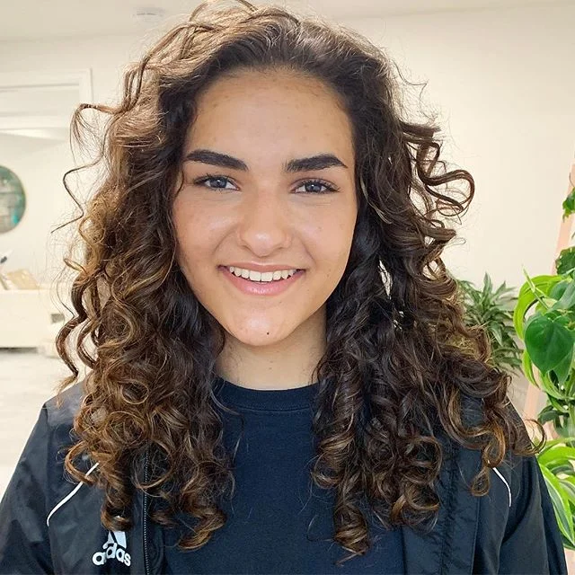 Natural Balayage &amp; Curly Haircut! 🌴🌴🌴🌴🌴🌴🌴🌴🌴🌴🌴
Styling products: @curlmix wash and go set (repair me). Smells like roses 🌹