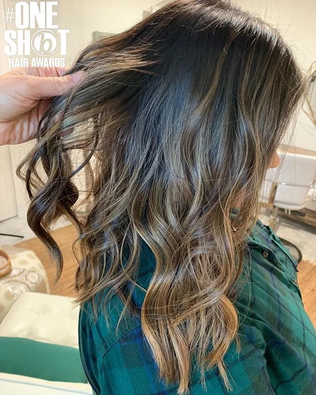 Freddo Cappuccino Balayage!
#btconeshot19_warmbalayage ✨
@behindthechair_com @oneshothairawards 
#balayage #hairpainter #hairpainting #warmbalayage #lobhaircut #beachwaves #olaplex #balayagist #mastersofbalayage #balayageartist #foilayage #hairbykate