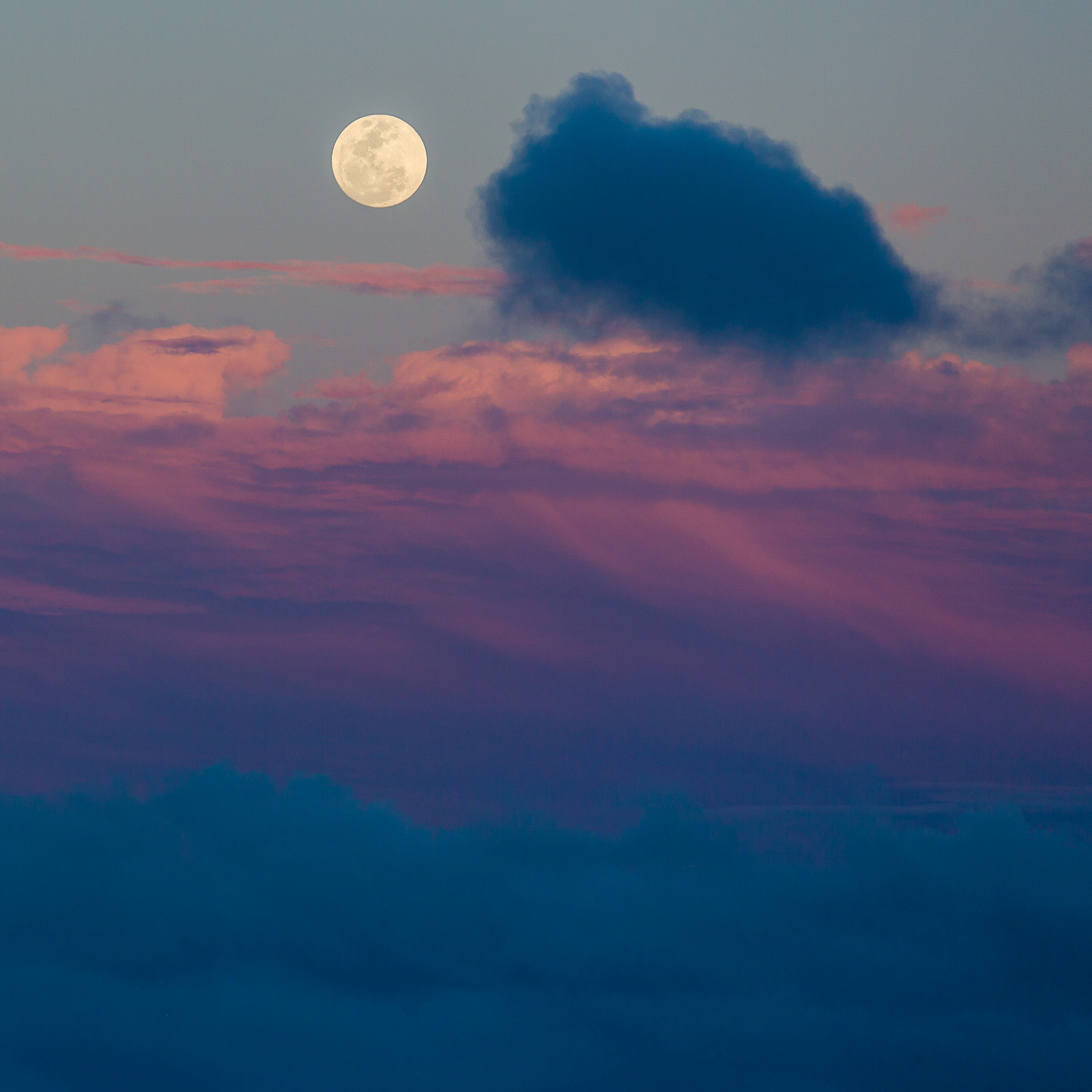  Sunset and full moonrise on Kauai 