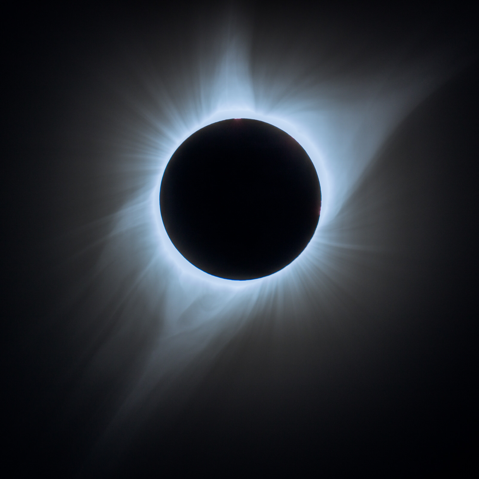  Corona around the Great Solar Eclipse of 2017 