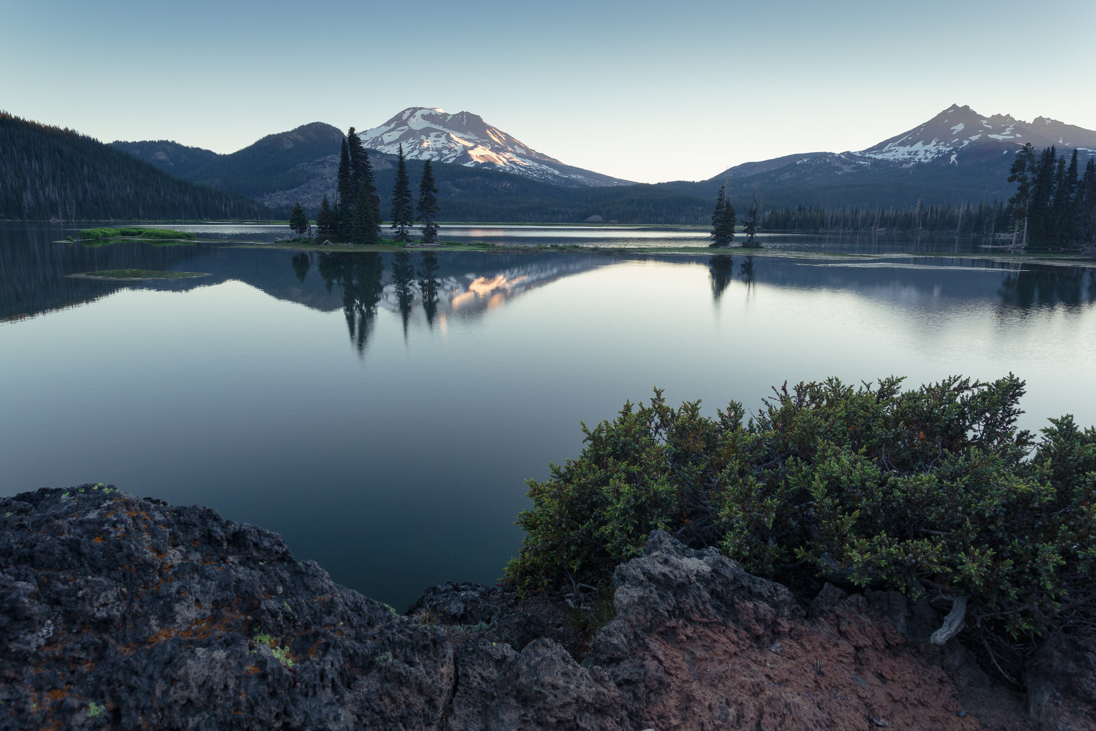  First light at Sparks Lake near Bend, Oregon 