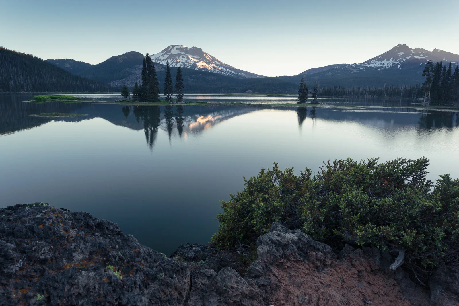 First light at Sparks Lake near Bend, Oregon