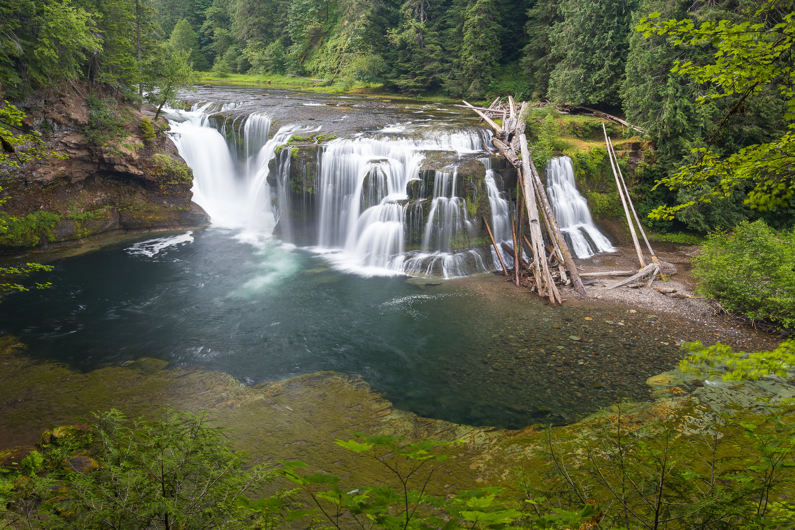  Early morning light on Lower Lewis River Falls 