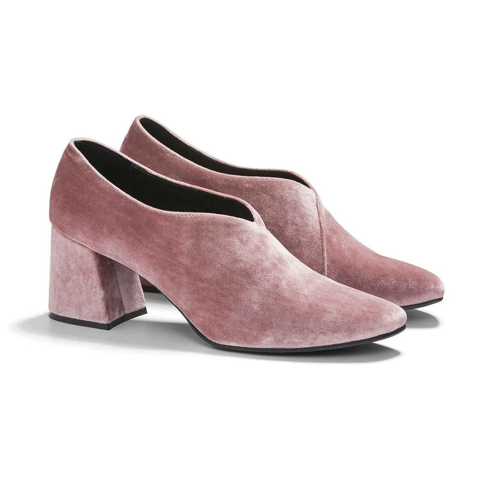 tara_pumps_pink_velvet2_2000x.jpg