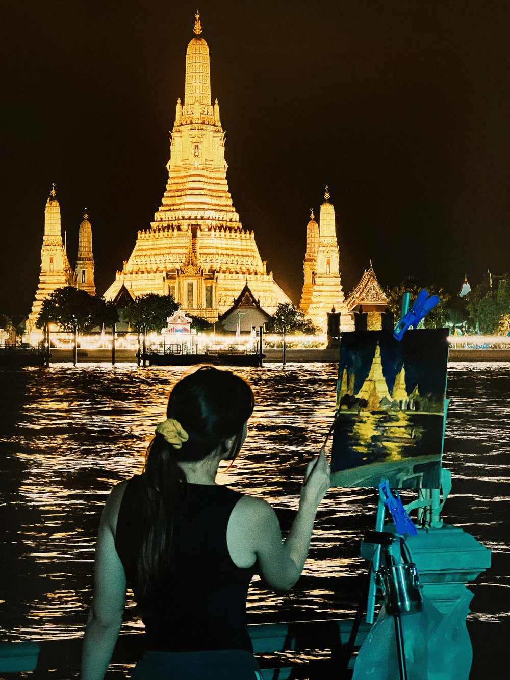 Marta painting the Wat Arun temple