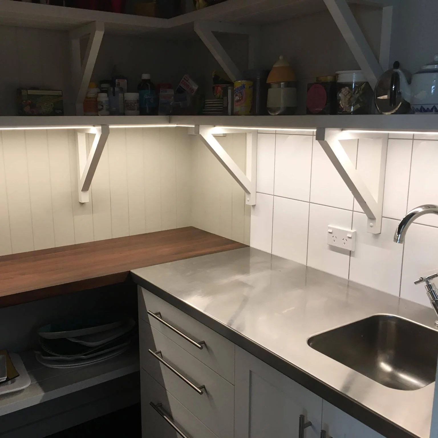 undershelf led.jpg