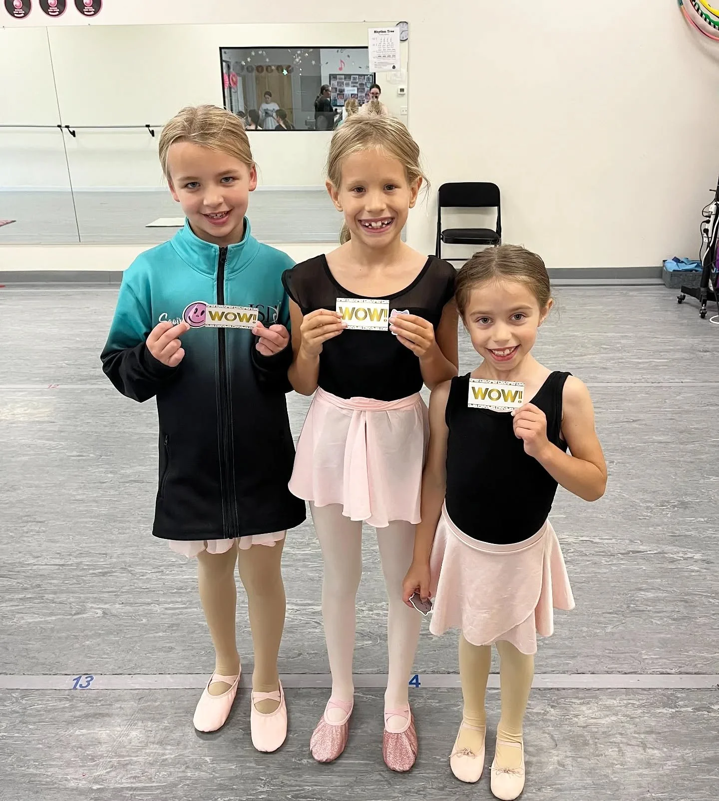 ✨ Vocabulary stars! Our Thursday ballerinas WOW'ed Miss Kara with their ballet terminology knowledge and earned WOW cards 👏💫 This class is open for enrollment for dancers ages 7-9 - join the fun!

#ballet #danceclasses #eastgreenbush #ISDseason44 #