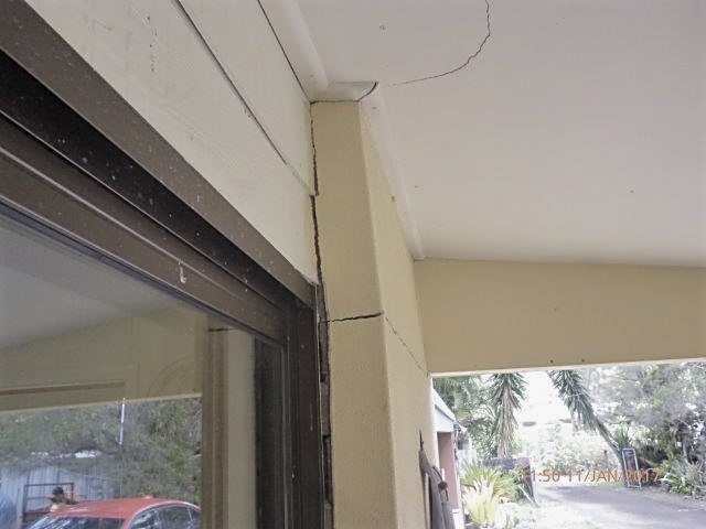 Cracked walls due to seepage prior to foundation repair