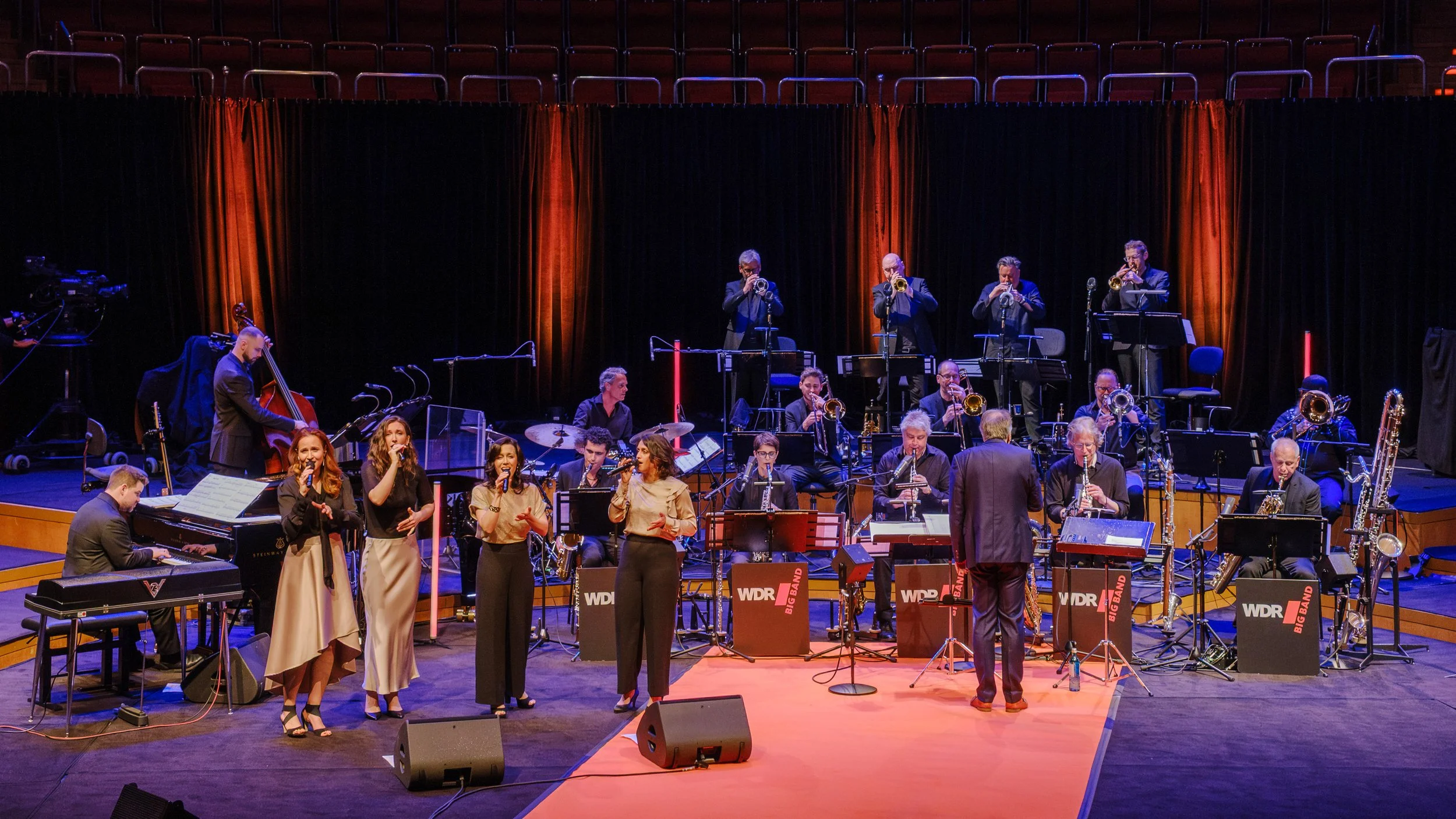 "Four Ladies for Burt" Les Brünettes & WDR Big Band 