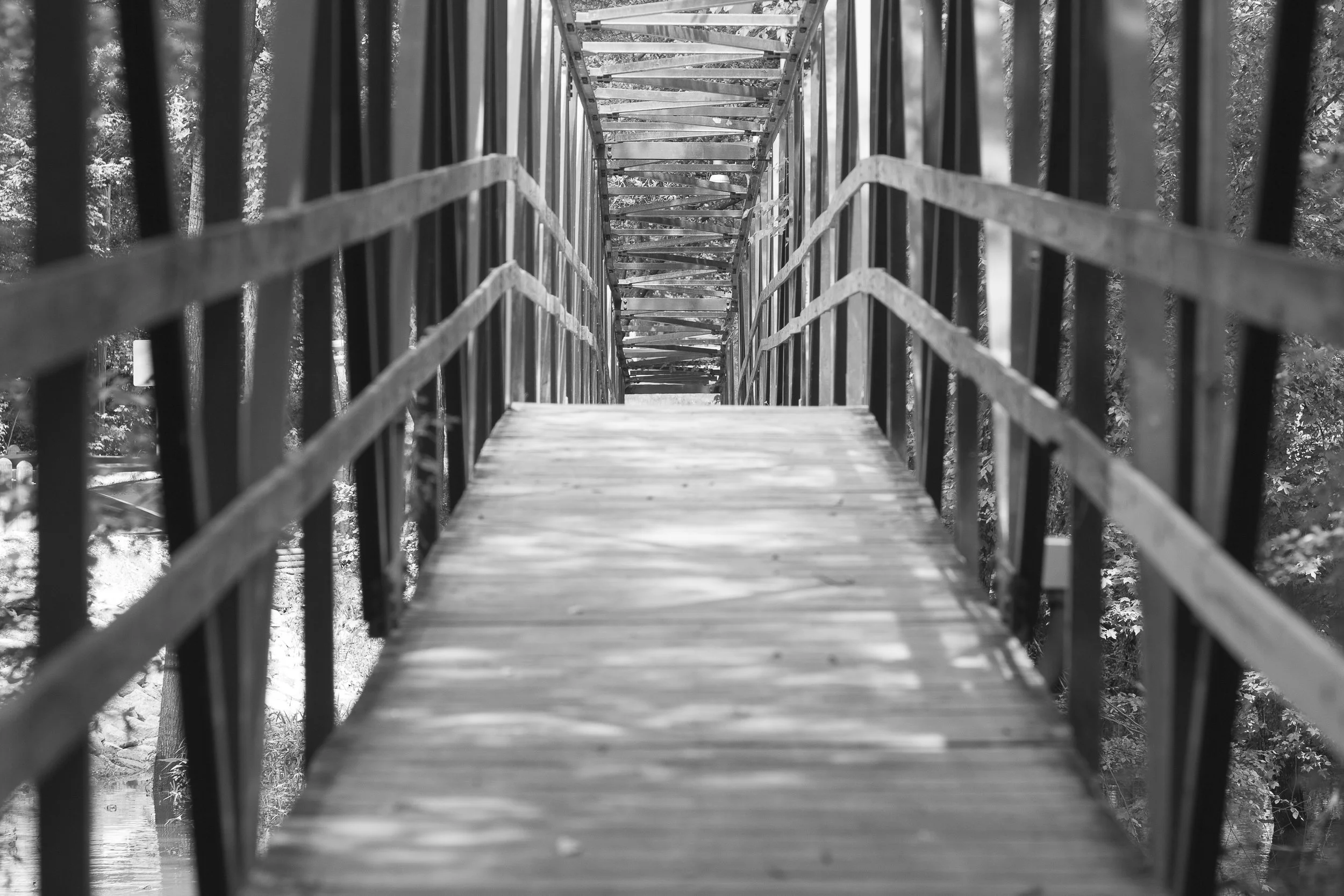 bw_footbridge_3704.JPG