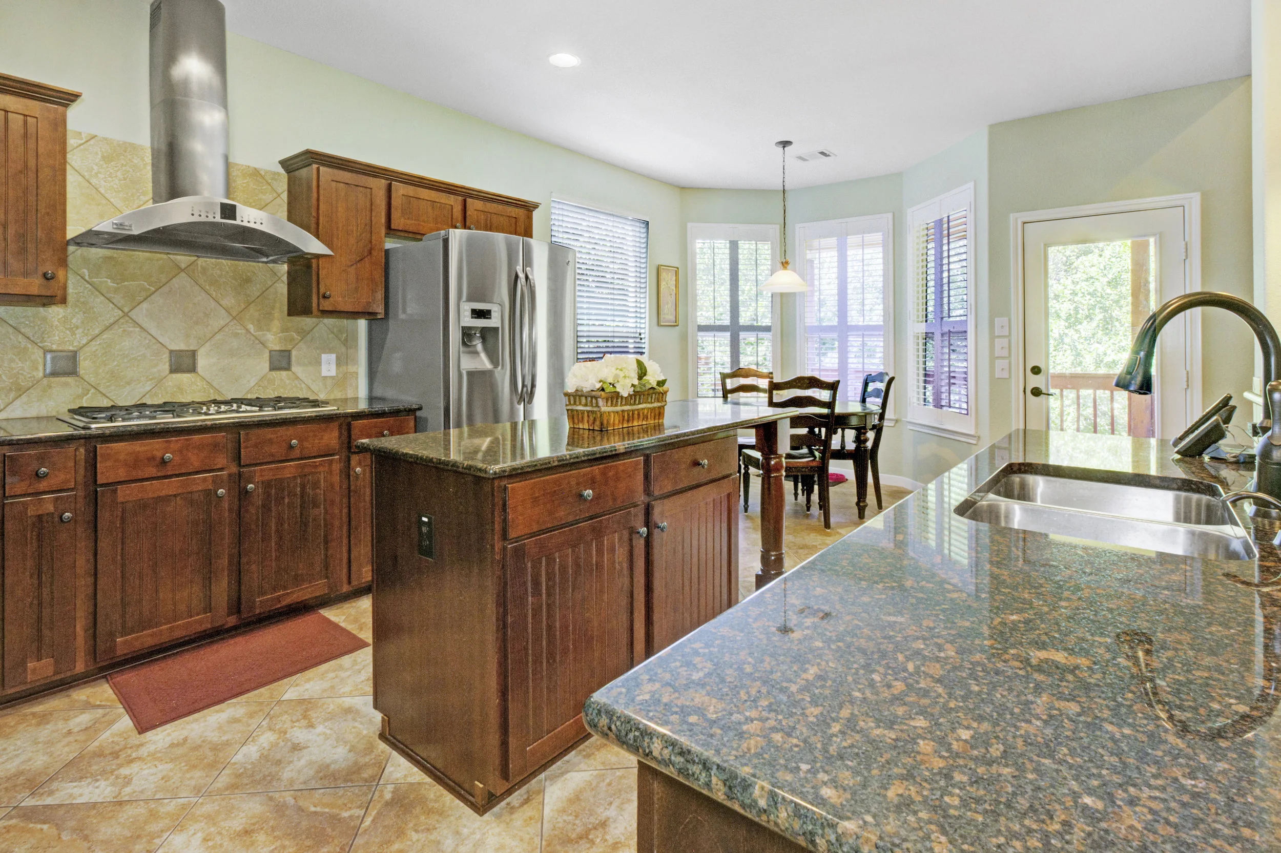 kitchen1.jpg
