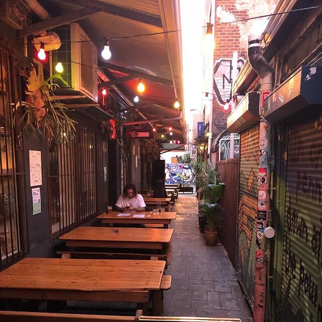 Doesn&rsquo;t the Laneway just look juicy at sunset. Come see us for a meal and some drinks tonight! Last intimate service before the restrictions are lifted! 
#ezrapoundbar #northbrige #perthsmallbars #shakennotbroken