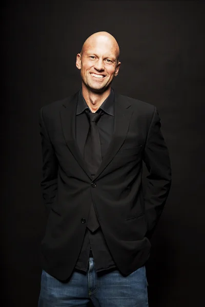 1.-teddy-tahu-rhodes---bass-baritone.jpg