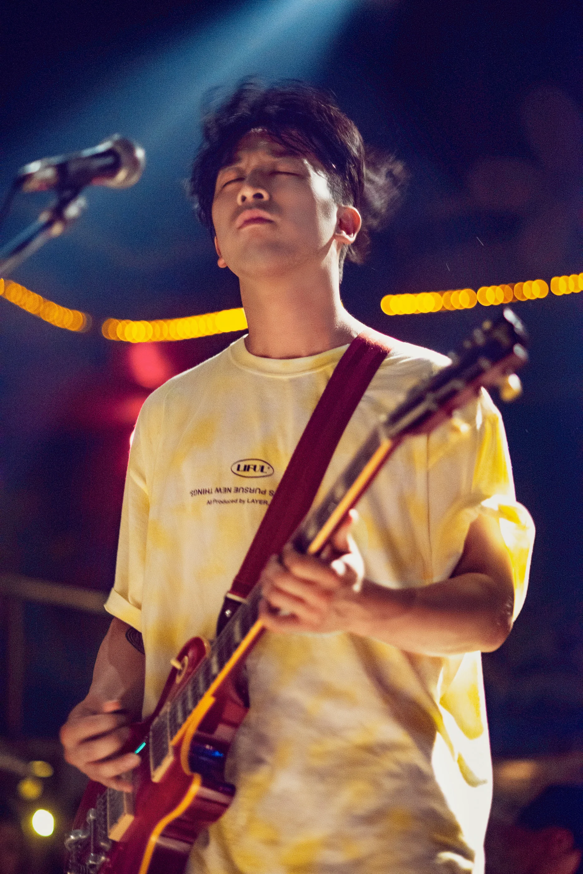 guitarist Taehun Lee playing with Cadejo (까데호)