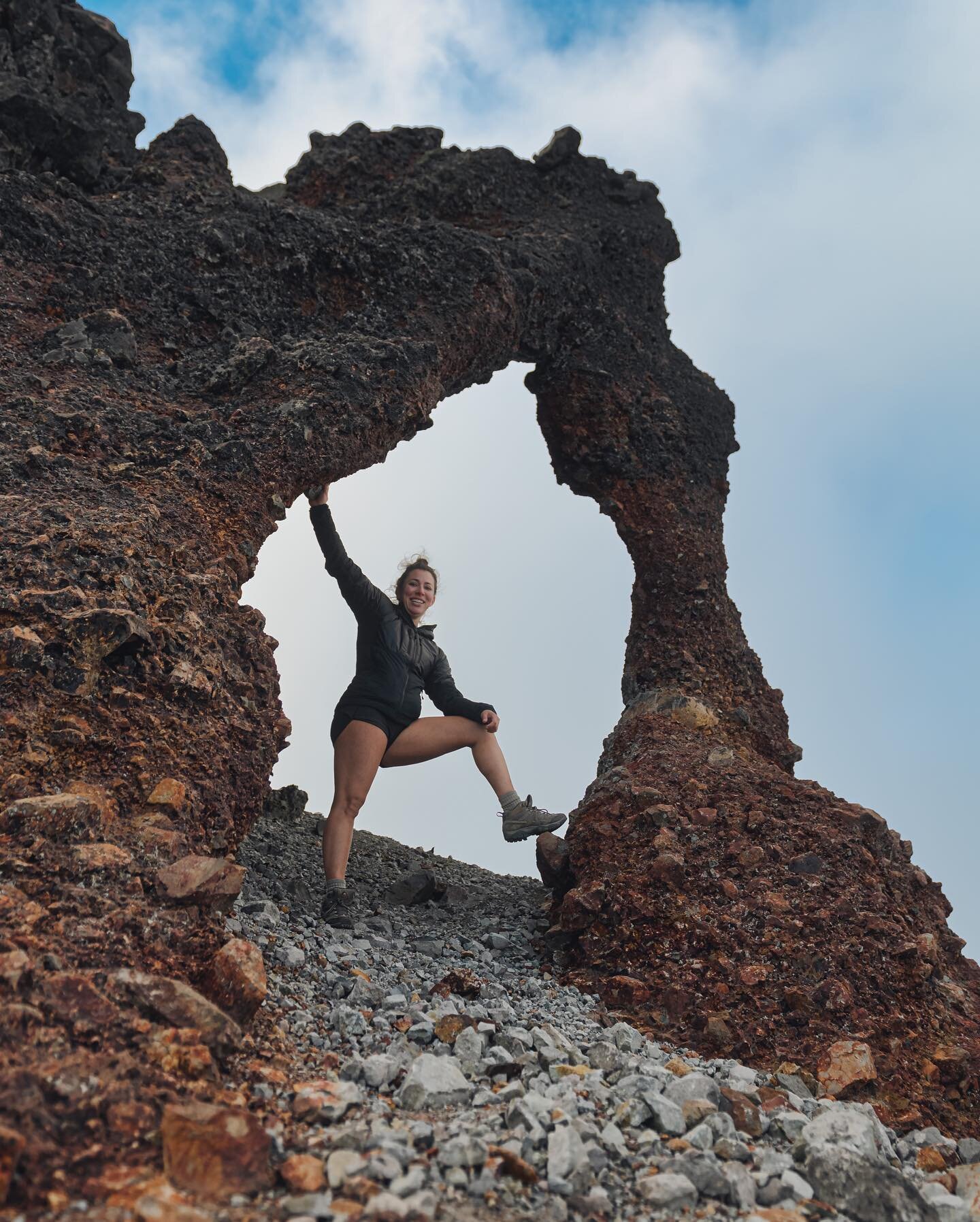 Thank you @gabi_naumann for the taking the time to leave a review! We had a lot of fun out there and covered some serious terrain. Not many people make it to the Goat Rocks Arch, and even less who do in a single day trip!
💪🏻
#airbnbexperiences #air