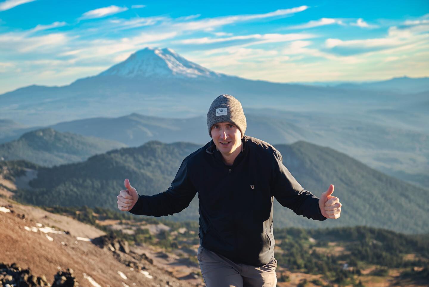 A day full of joy in the mountains with Claire and Ryan. Nine moments on the way to the top. And I appreciate the nice review ☺️

#mountainportraitadventure #mountainportraitexperience #airbnbexperiencehost #airbnbexperience #pnwphotographers #nation