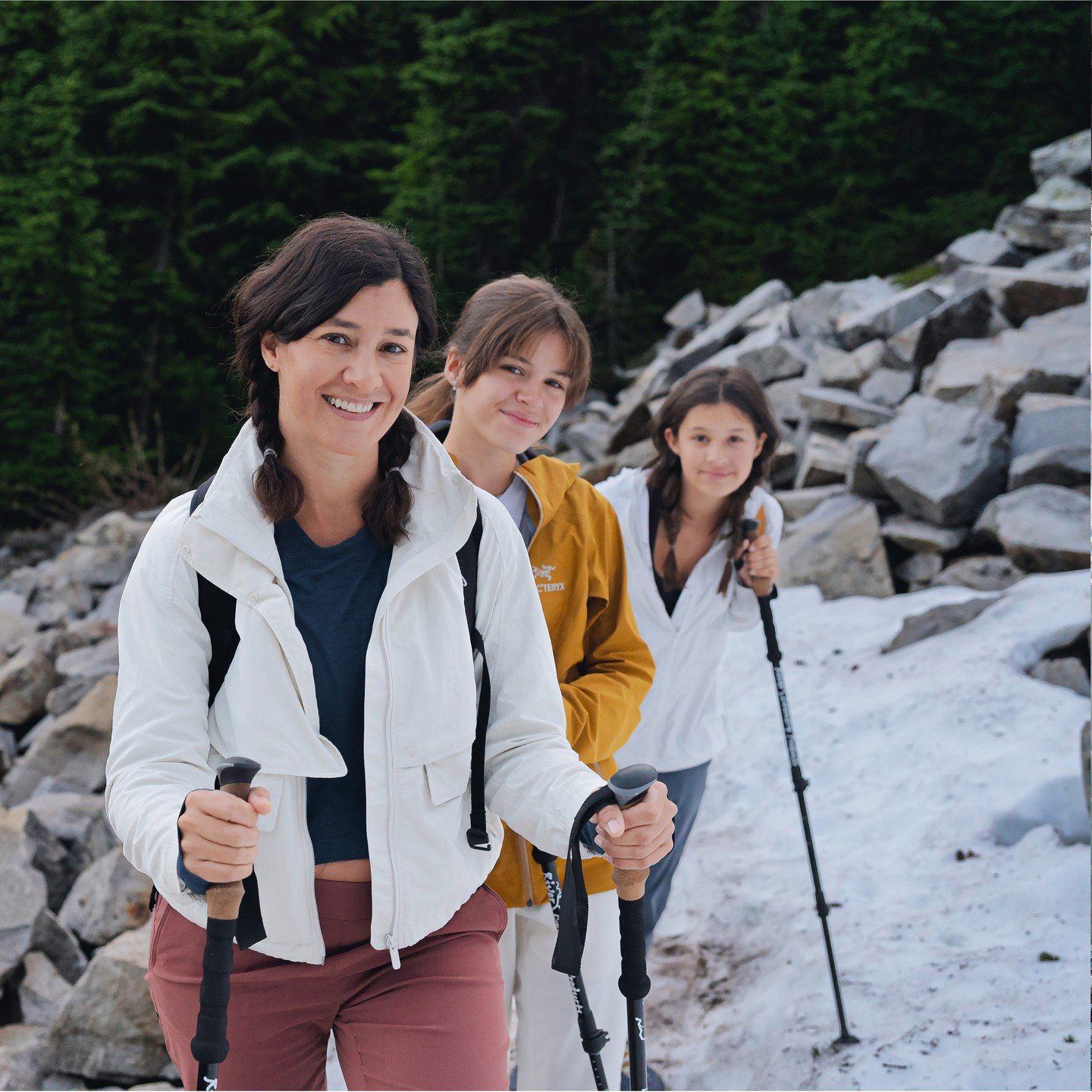 Spent a beautiful Monday morning in mid-July with Jennifer and her daughters, navigating rock and snow slopes to reach our peak destination. Along the way, we shared countless laughs and meaningful conversations. It's heartwarming to see families com