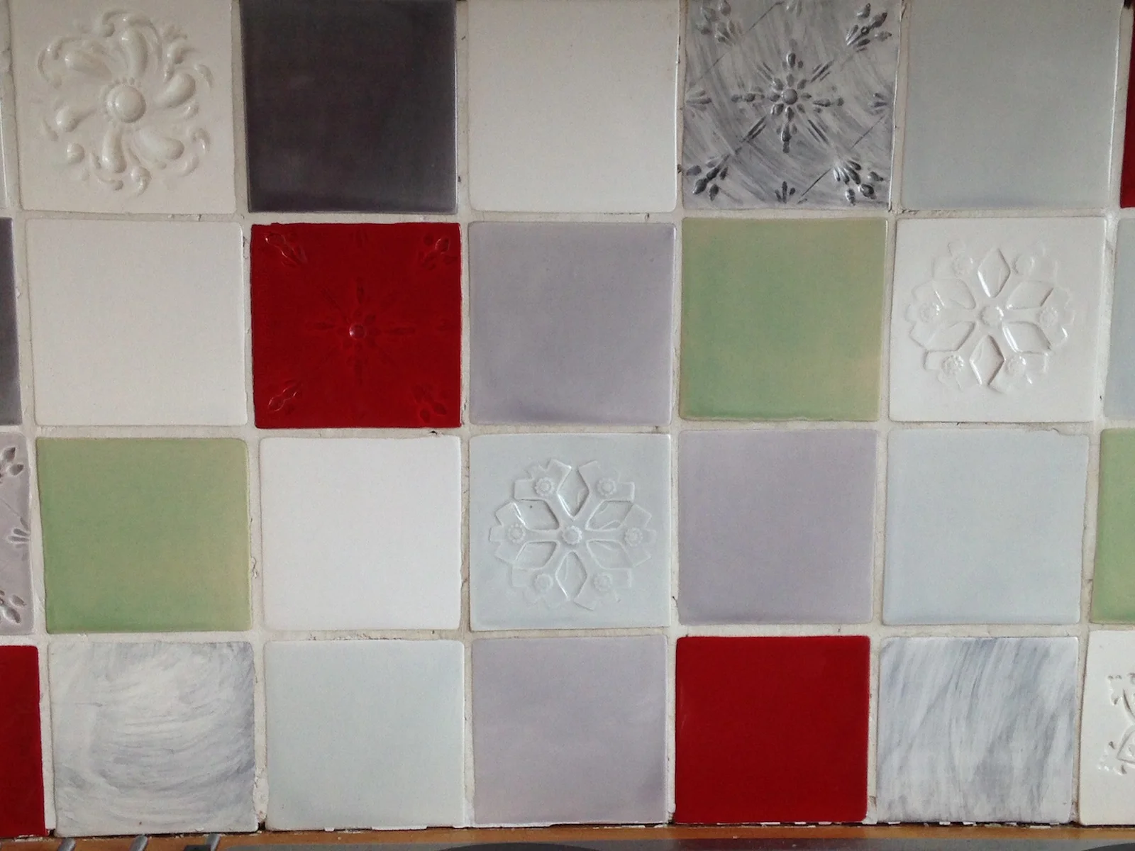 Les carreaux ont été fabriqués sur mesure pour nous par Céramiques du Beaujolais