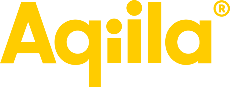 Logo van het merk 'Aqila' in gele letters op een zwarte achtergrond.