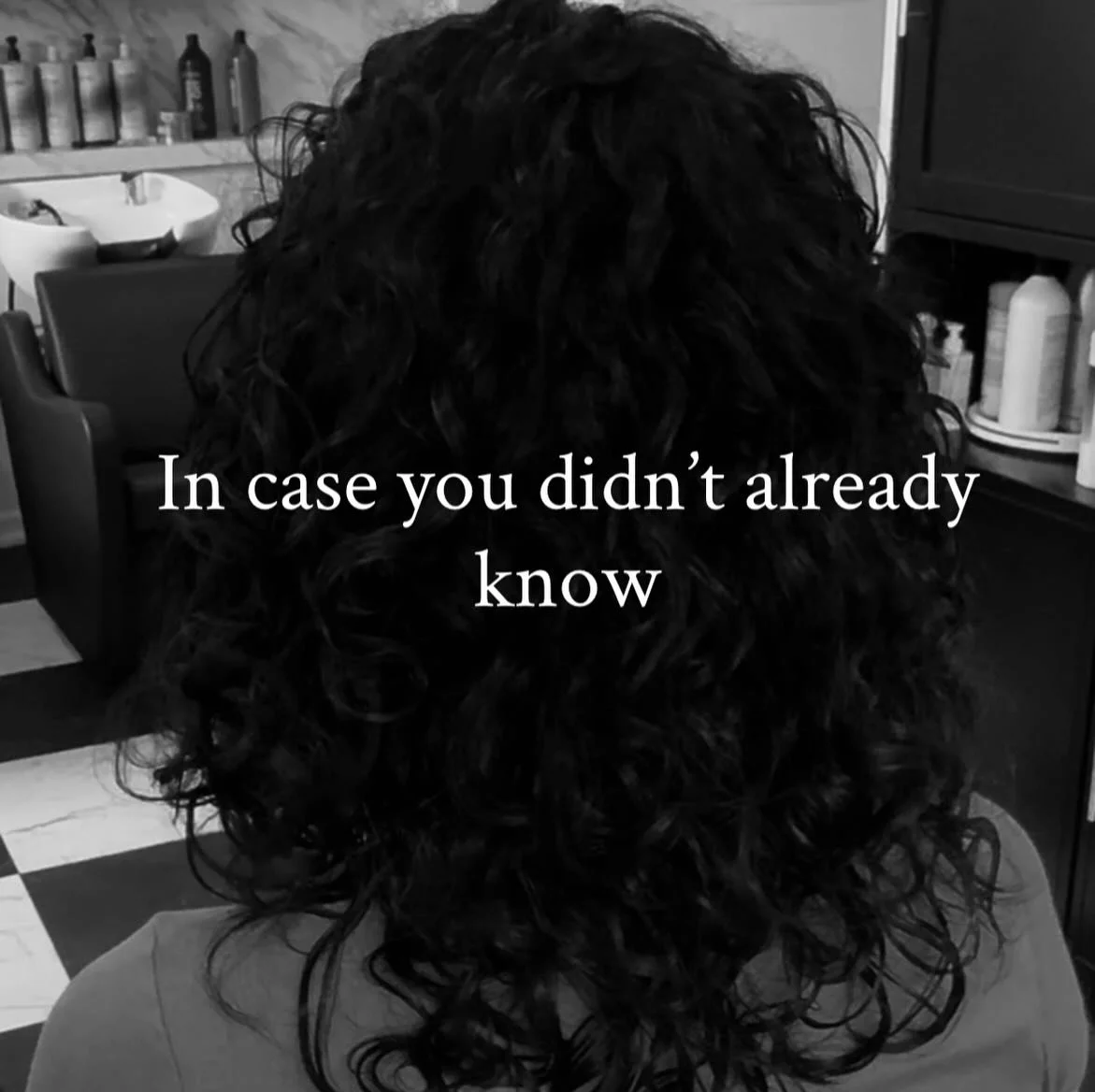 Ya know, just in case no one told you, when diffusing wet curls, your approach matters.
✨ hovering the diffuser around your curls, locks the style in place. Ideal for really thick hair (minimal volume) 
✨ scrunching your curls with diffuser is going 