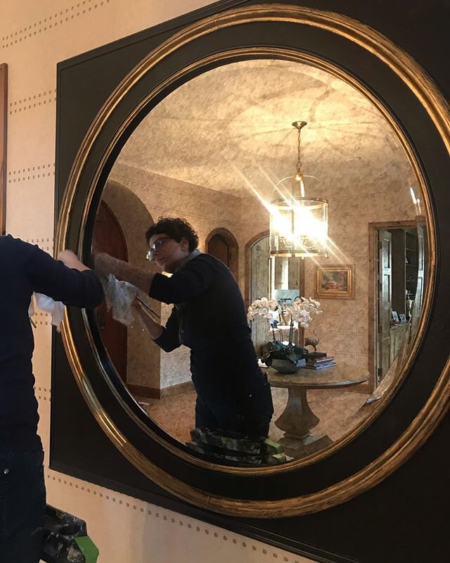 I&rsquo;m always a fan of dramatic mirrors. Thanks to Stacey of @twindiamondstudios to adding some gold to this one.