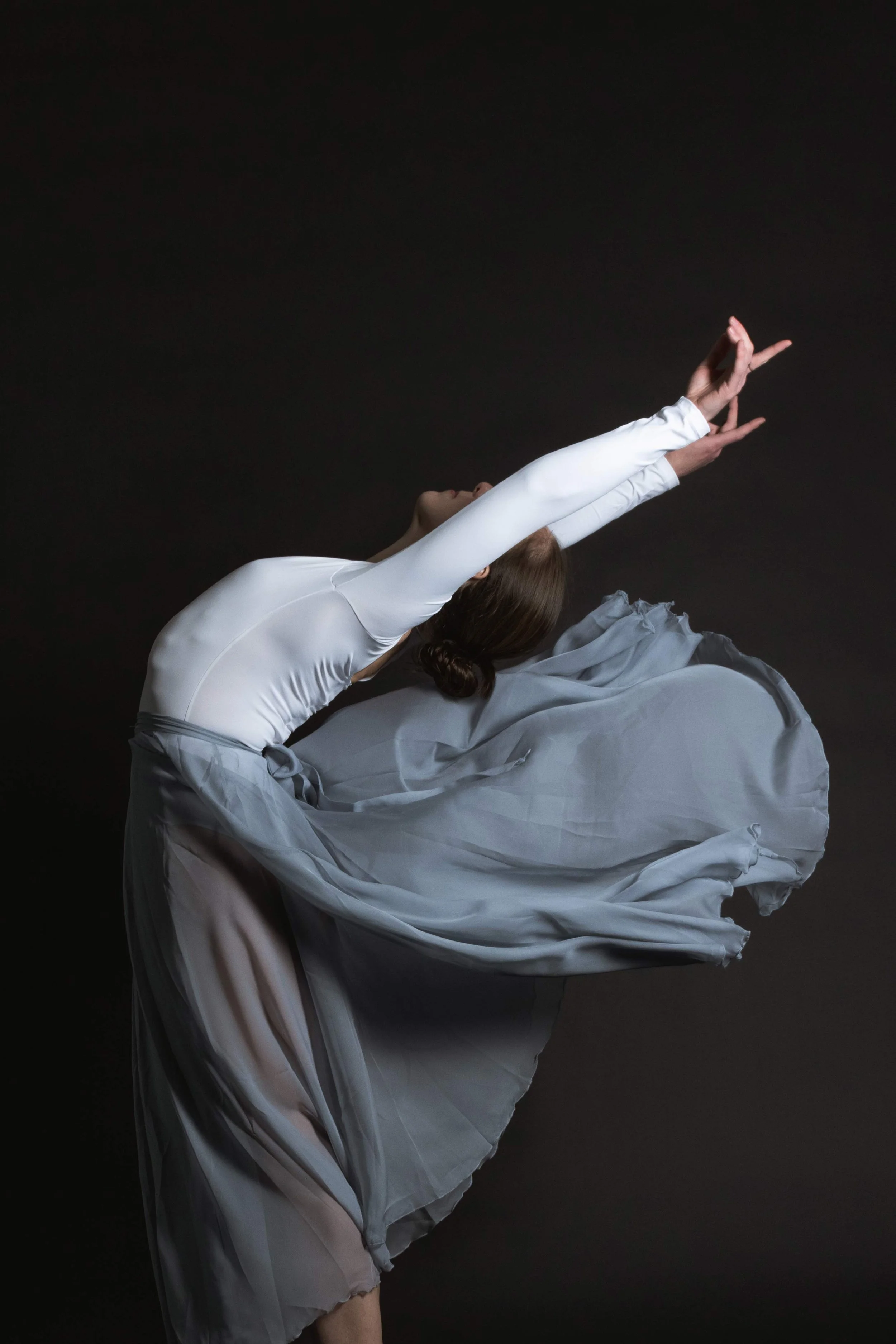 dramatic contemporary dance pose during a dance portfolio photoshoot