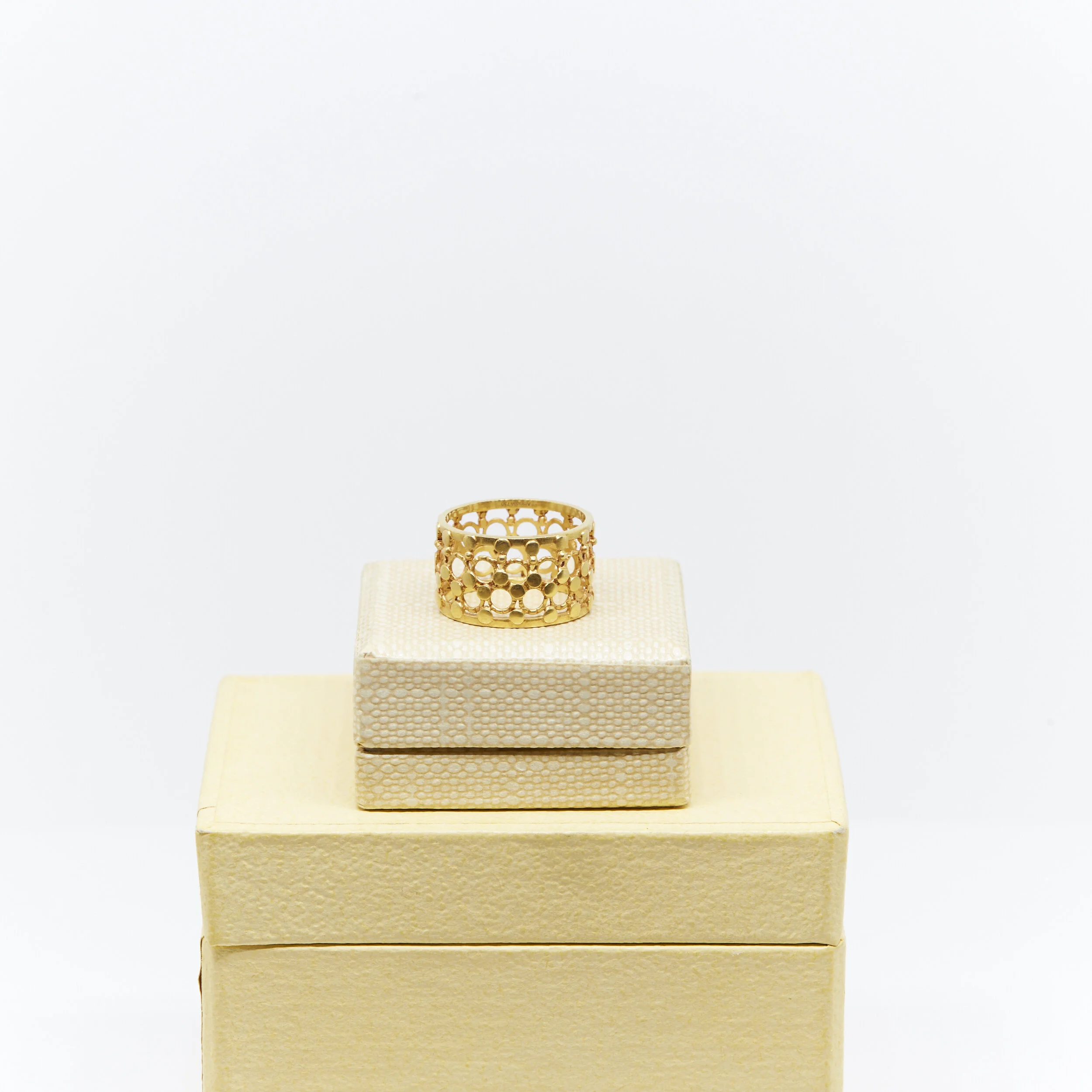Layla_DotDotGoldBand__001.jpg