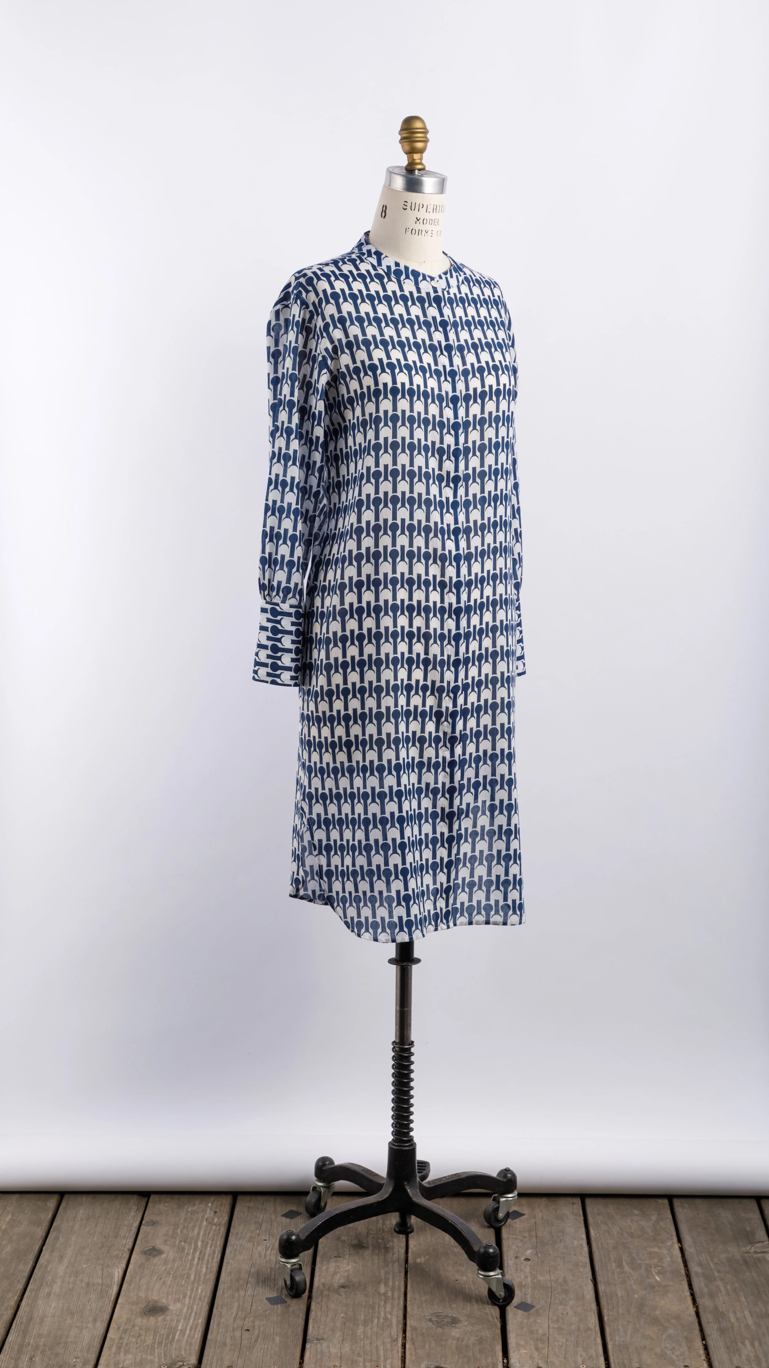 SS20_IylaDress_Amal_WhtNavy_0070.jpg
