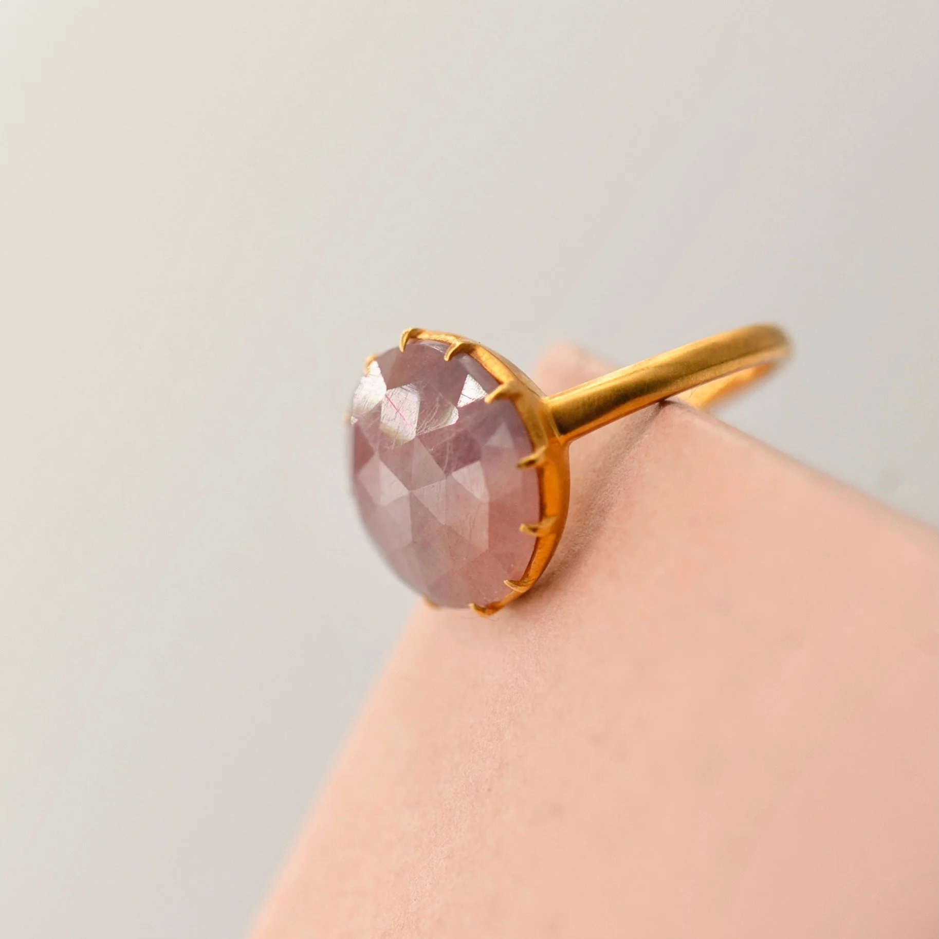 pale pink sapphire rnd ring.jpeg