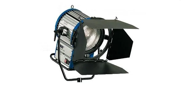 Compact 2500W (Fresnel)