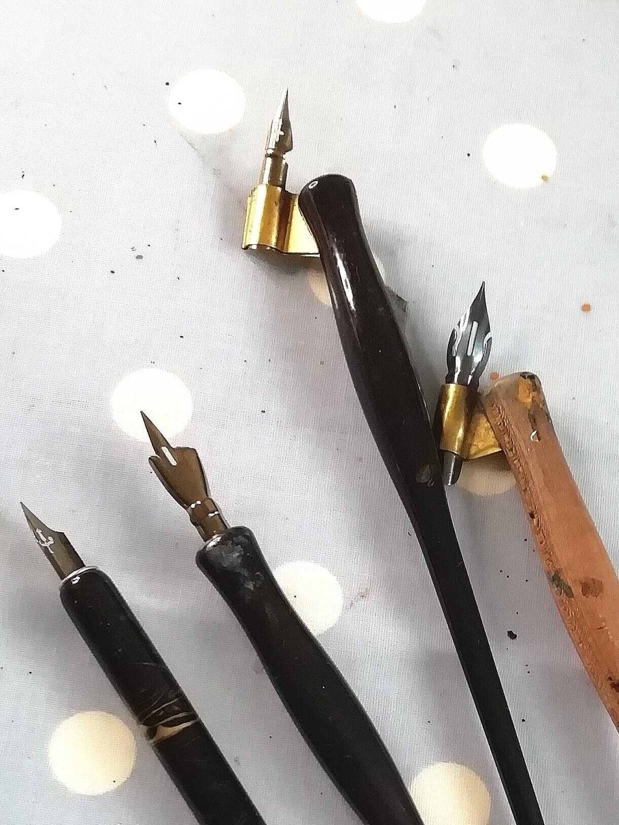 5 of the best types of calligraphy pens in sets 