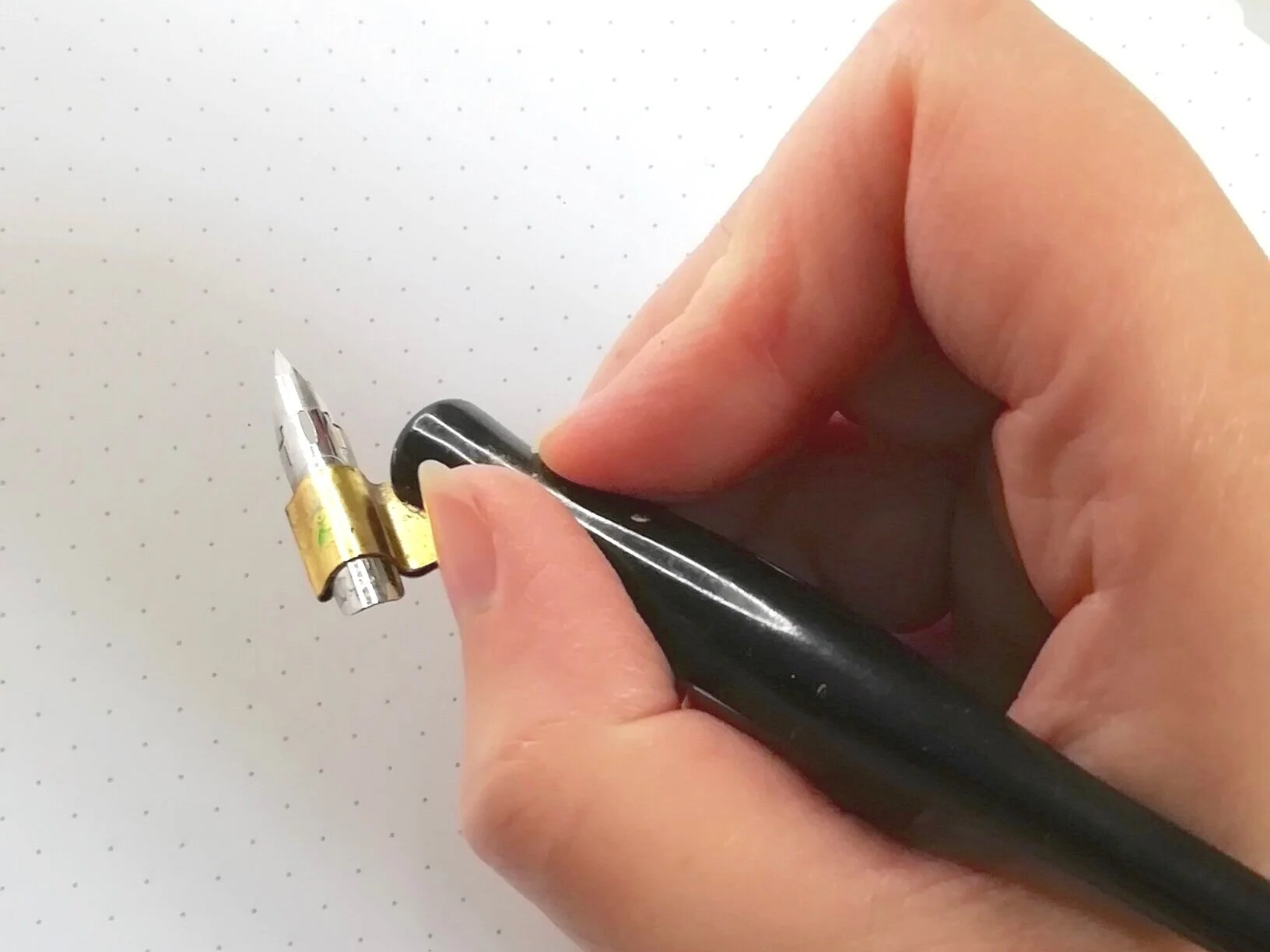 How To Use An Oblique Pen For Calligraphy — Mirabelle Makery