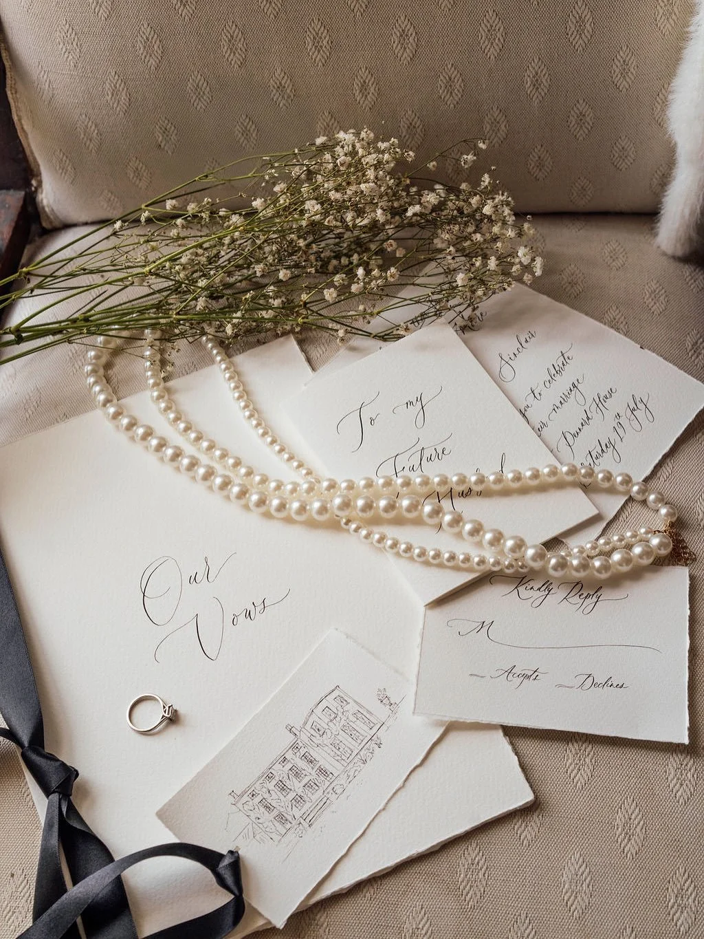 When you work with a wedding stationer everything looks and feels like it&rsquo;s meant to be 💫 

My favourite thing is dreaming up something from scratch that aligns just-right with your venue, carefully chosen suppliers and unique love story&helli