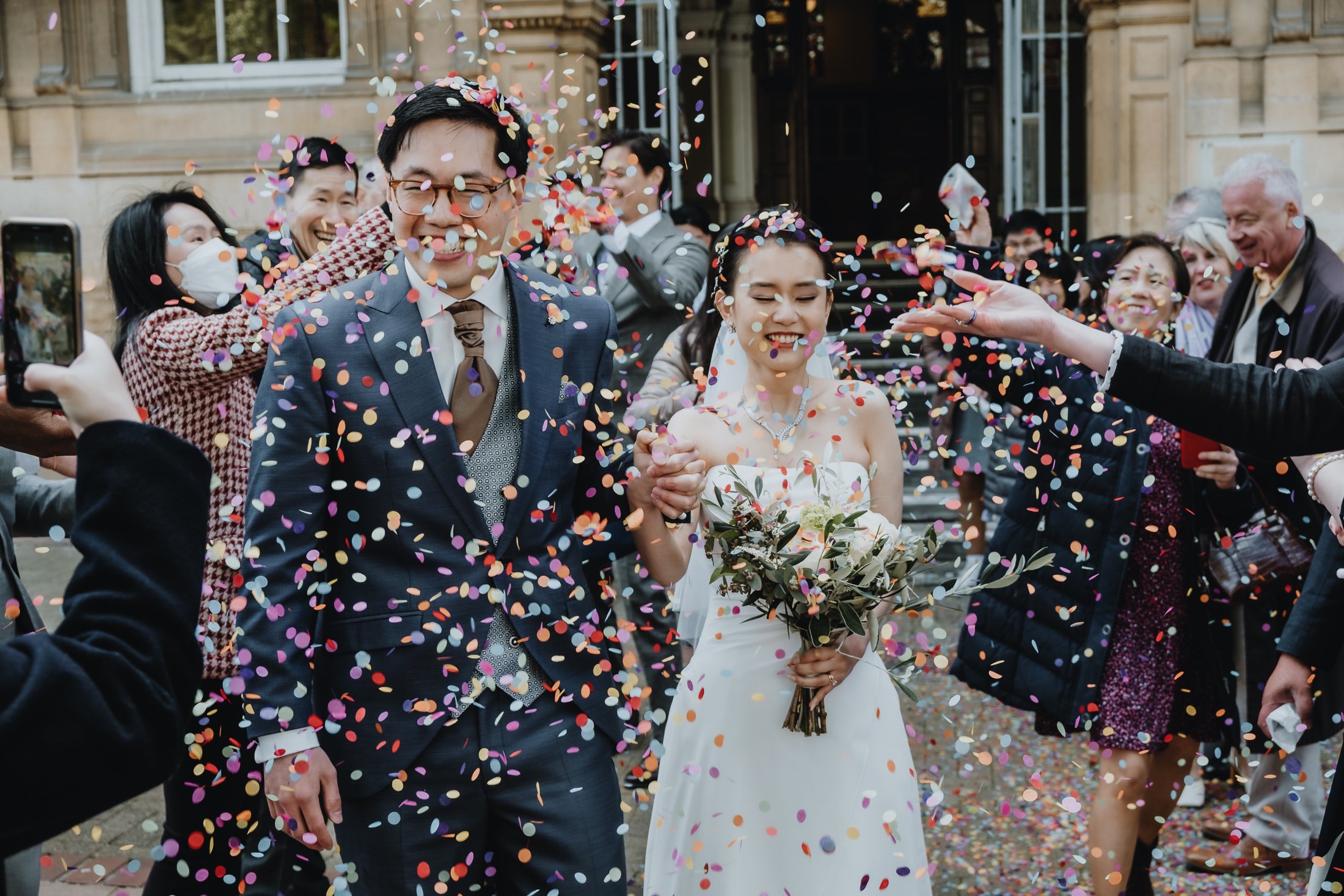 bride and groom outside Leicester Town Hall for the confetti throw