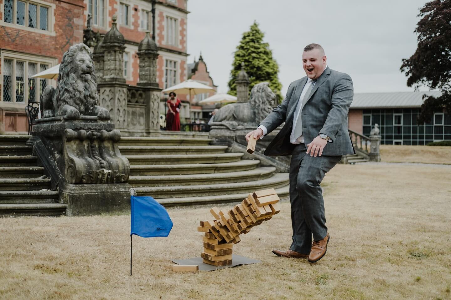 Don&rsquo;t you just love those old fashioned games at weddings? Jenga is great fun to just simply observe and wait for the moment 🤣🤣
 
Venue @weddingsatcrewehall 
Image taken shooting with @hollyjowhitehall 

#documentaryweddingphotographer 
#crew