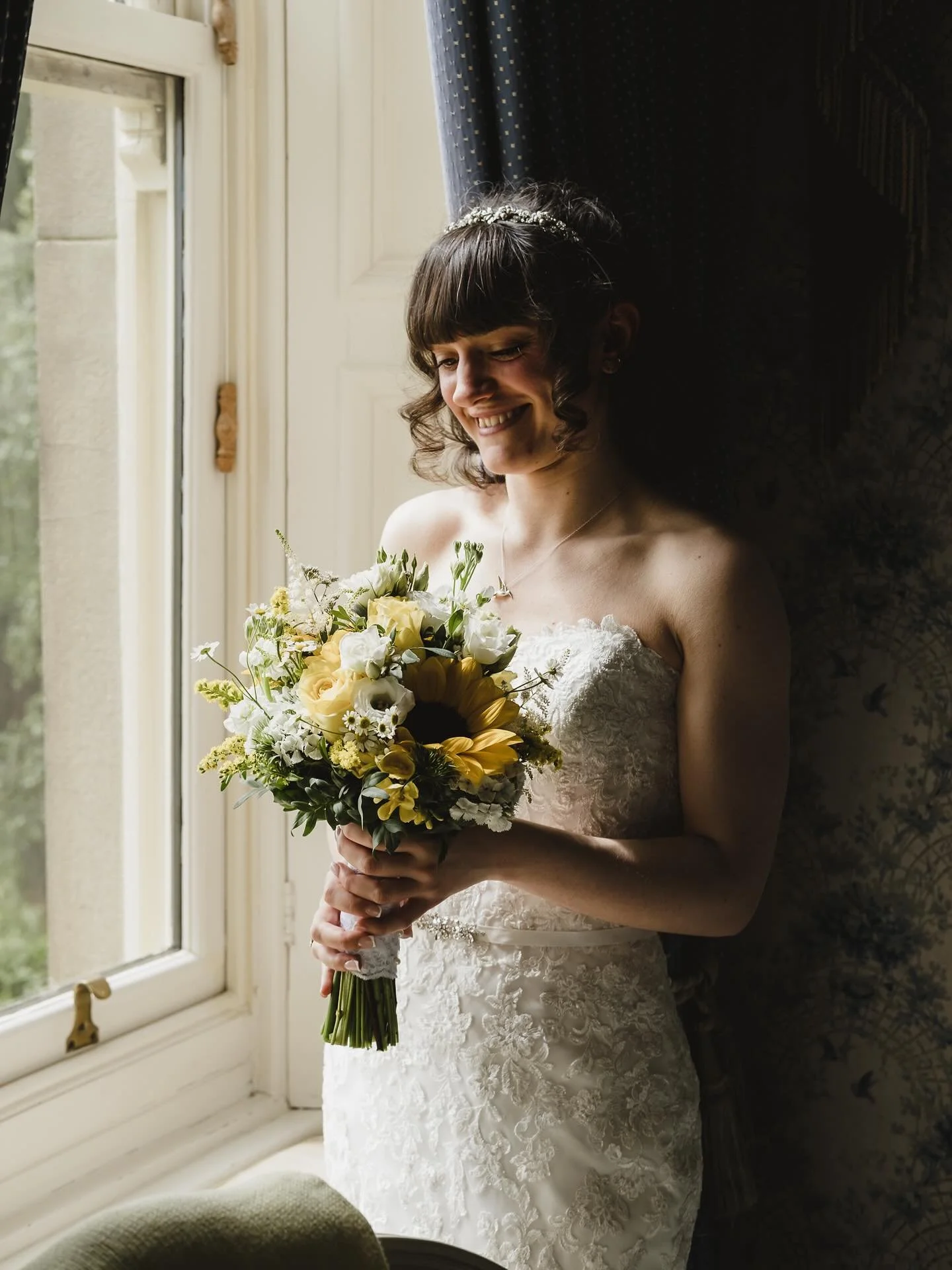 A quiet moment of calm at the stunning Kilworth House ✨

This beautiful bride was simply glowing in the soft natural window light and no posing needed, just a genuine smile and that pre-ceremony excitement shining through.

I love capturing these in-