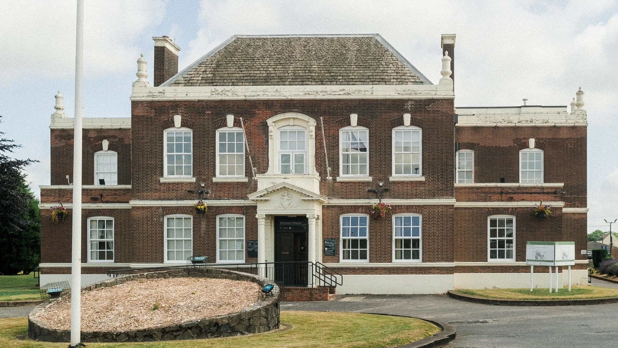 ✨ A Story Told Without Faces ✨
This beautiful micro wedding was filled with so much emotion, laughter and love even if you won&rsquo;t see any faces here, I promise you&rsquo;ll still feel them.
Not every couple wants to share their wedding photos pu