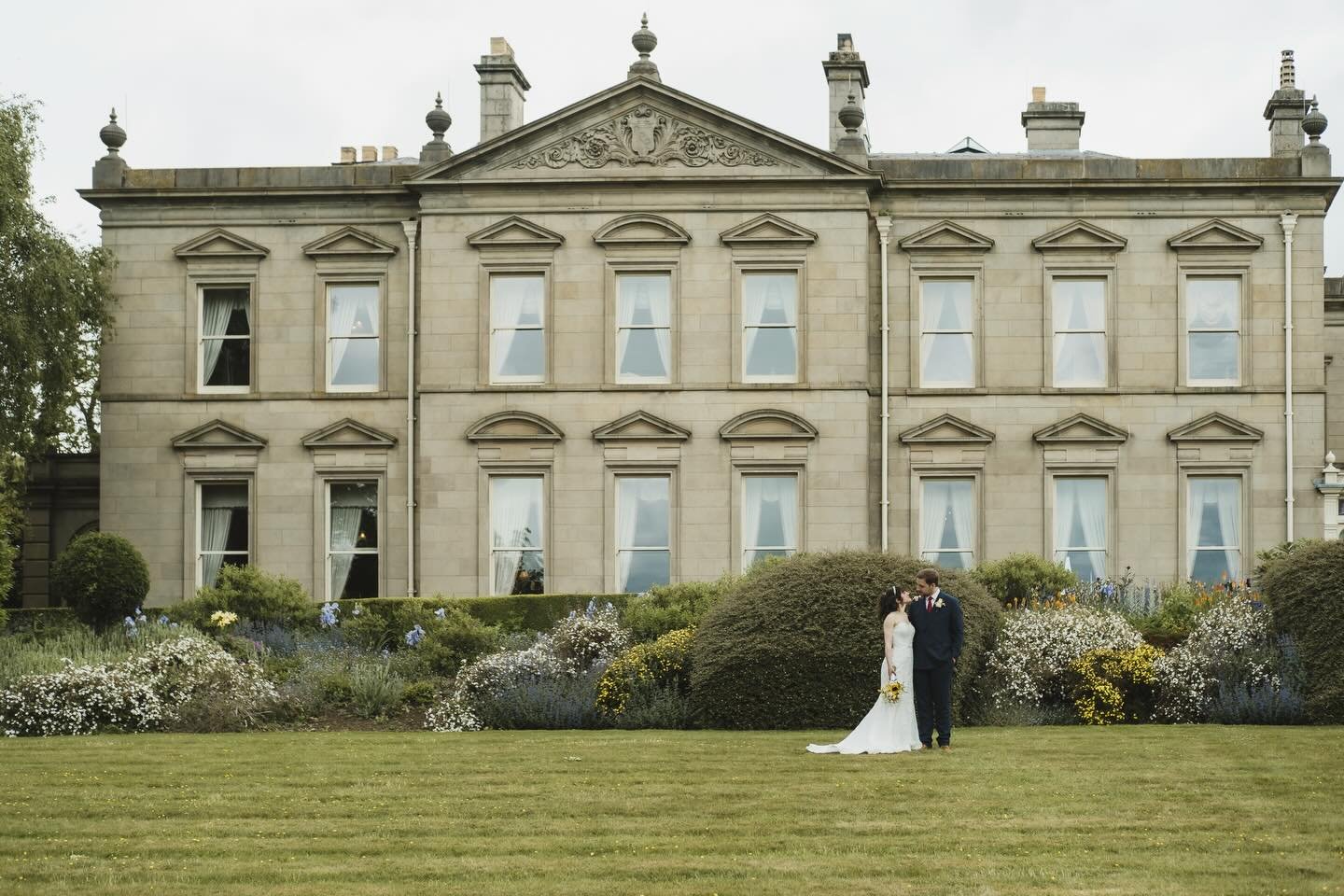 Some of my favourite couples are the ones who are totally laid-back, fun and just happy being themselves 🤍

Their personalities really shape the kind of photos they want relaxed, natural, full of laughter and genuine moments. No pressure, no stiff p