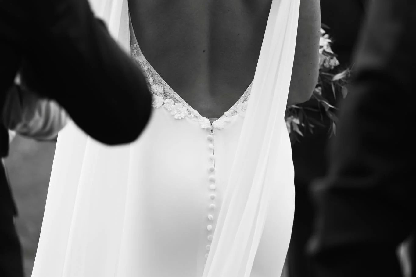 The dress 🤍 I just adore the elegance of the detail on the back of G&rsquo;s wedding dress.  Isn&rsquo;t it just stunning? 

As a documentary wedding photographer, I just love stuff like this.  It&rsquo;s real, it&rsquo;s in the moment and I saw it.