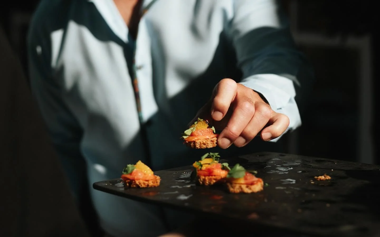 While everyone&rsquo;s watching the big moments, I&rsquo;m watching everything else.

The light, the movement, the in-between,
the moments you didn&rsquo;t even know were happening.

Because that&rsquo;s the full story of a wedding day.

#documentary