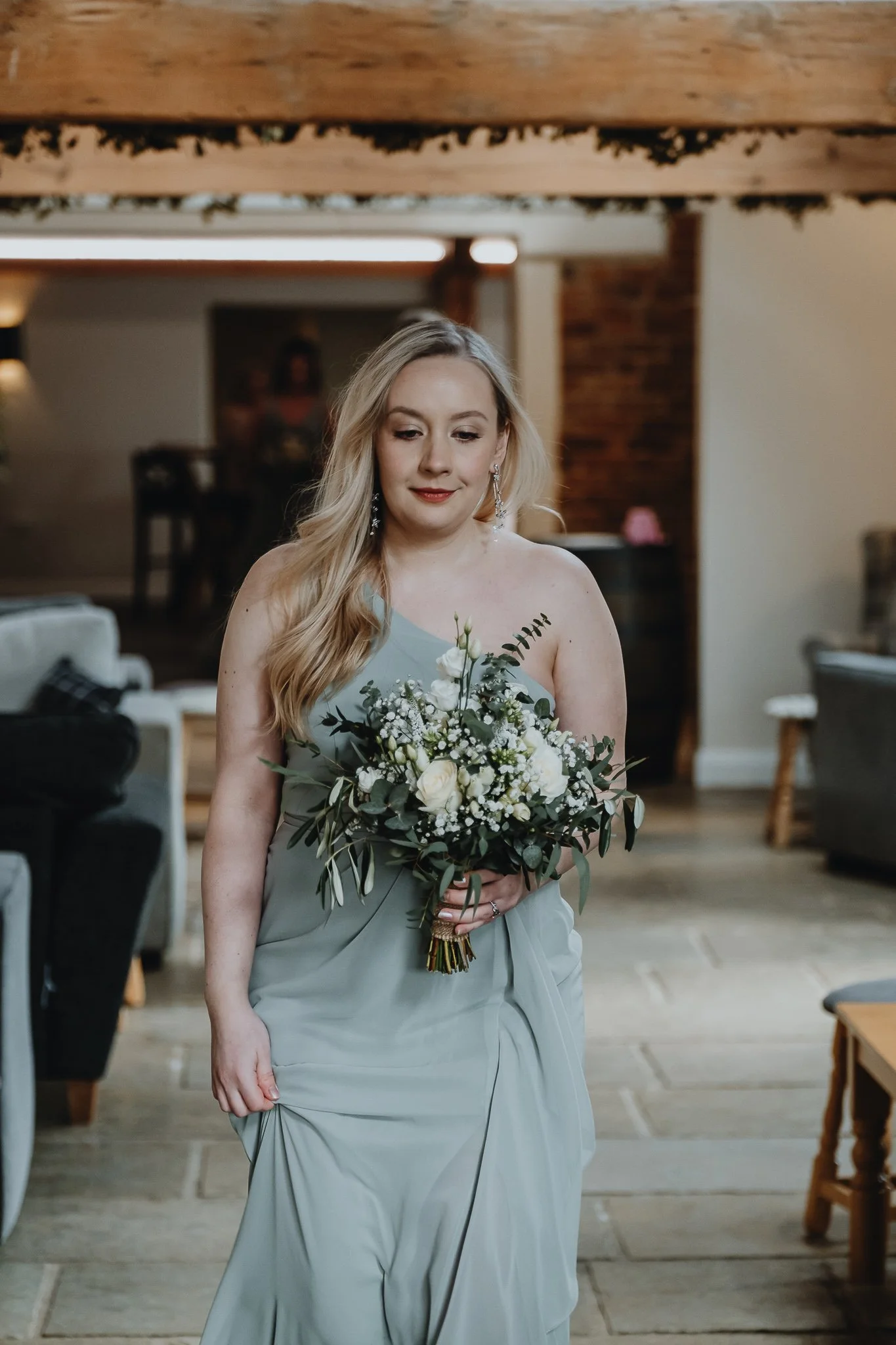 Hanbury-Barns-Wedding-photographer-Staffordshire-27.jpg