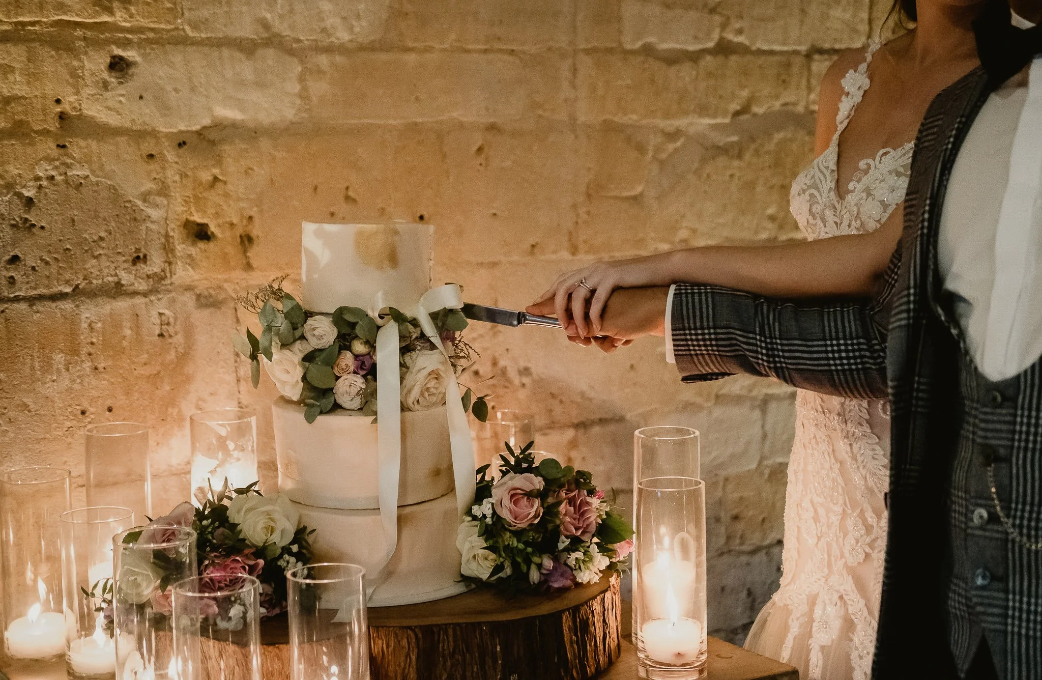 Lapstone-Barn-Wedding-Photographer-Cotswolds-96.jpg