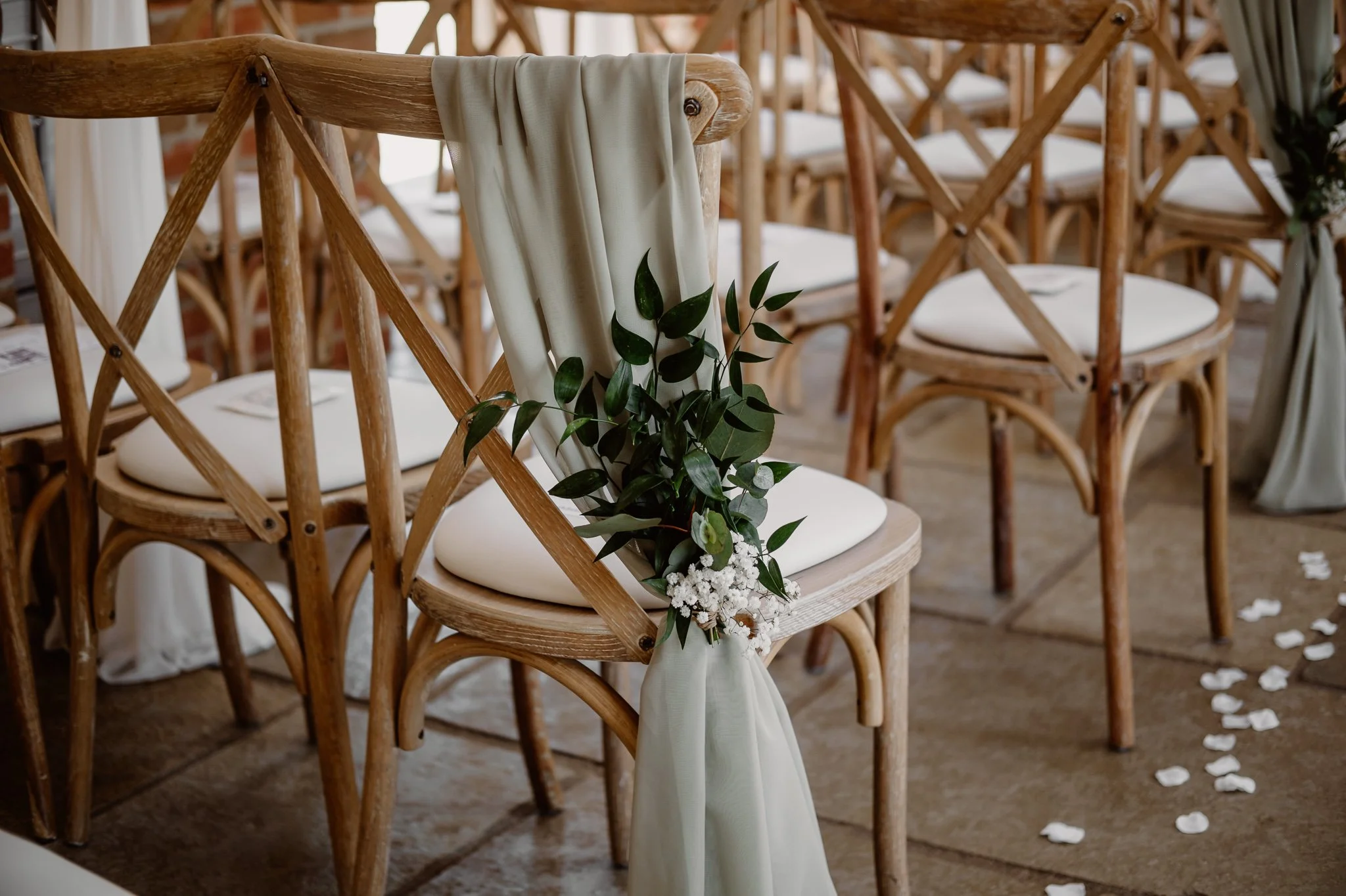 Hanbury-Barns-May-Wedding-Photography-17.jpg