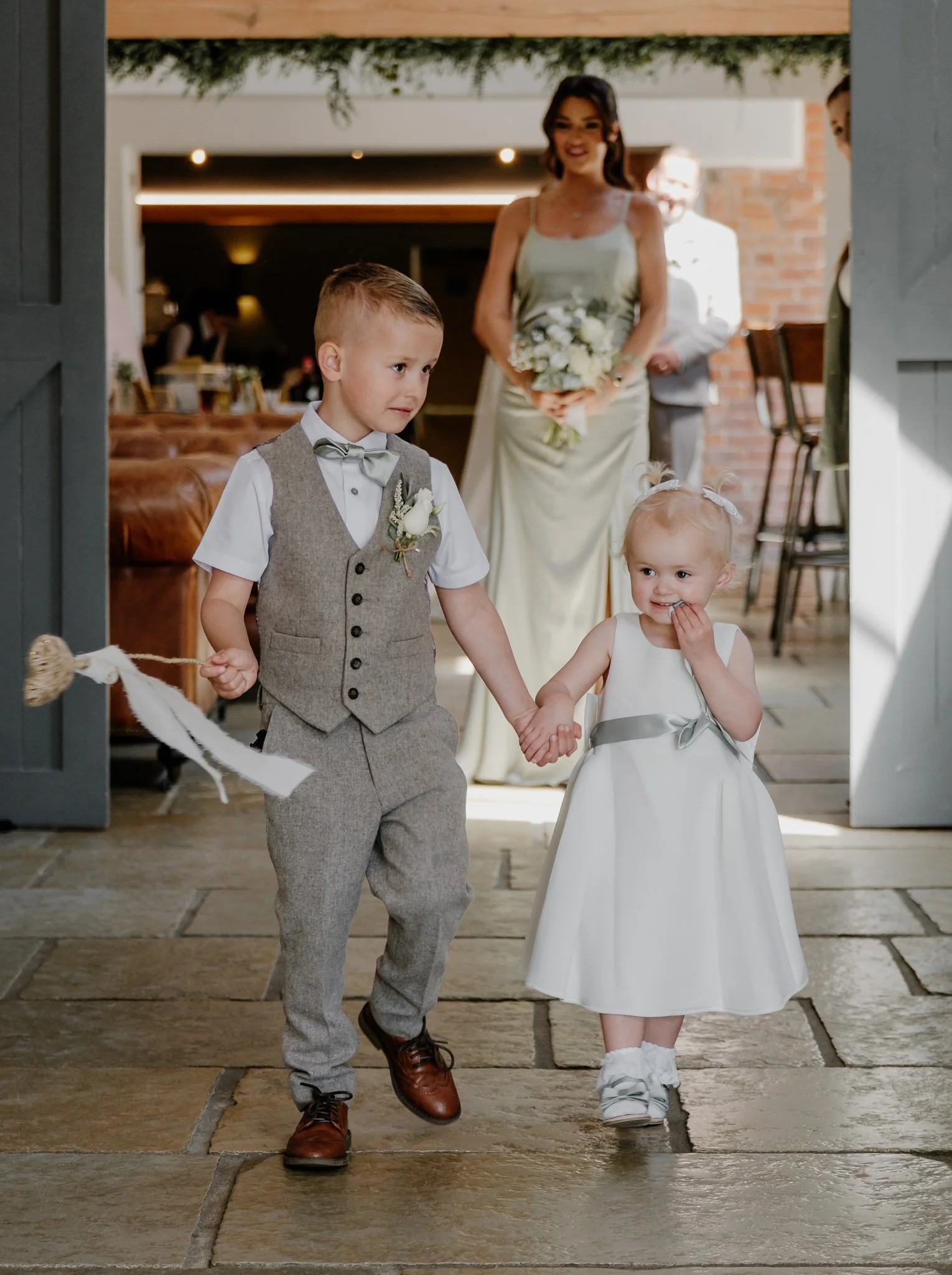 Hanbury-Barns-May-Wedding-Photography-24.jpg