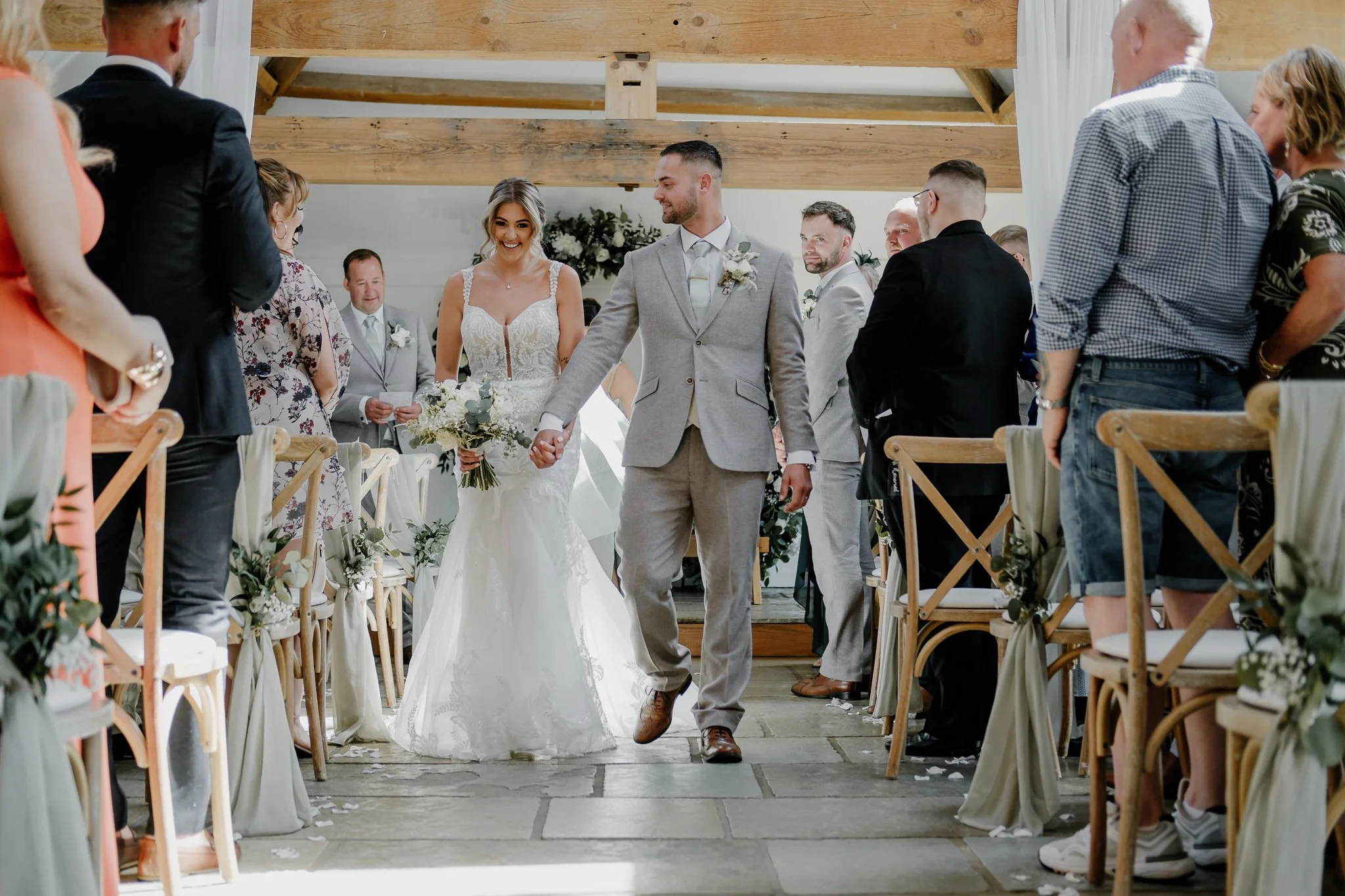 Hanbury-Barns-May-Wedding-Photography-35.jpg