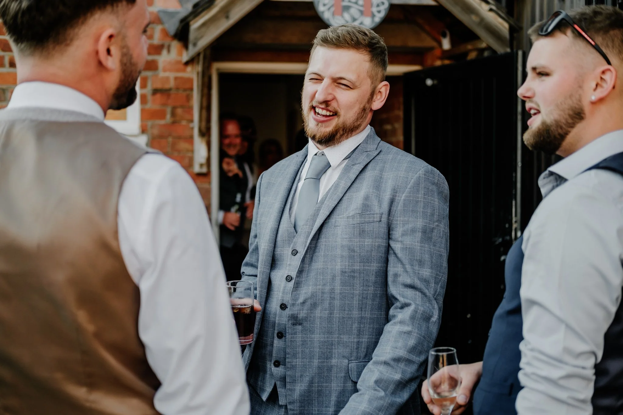 Hanbury-Barns-May-Wedding-Photography-100.jpg