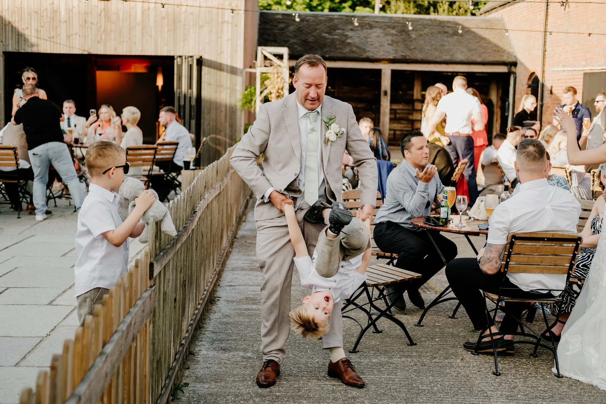 Hanbury-Barns-May-Wedding-Photography-104.jpg