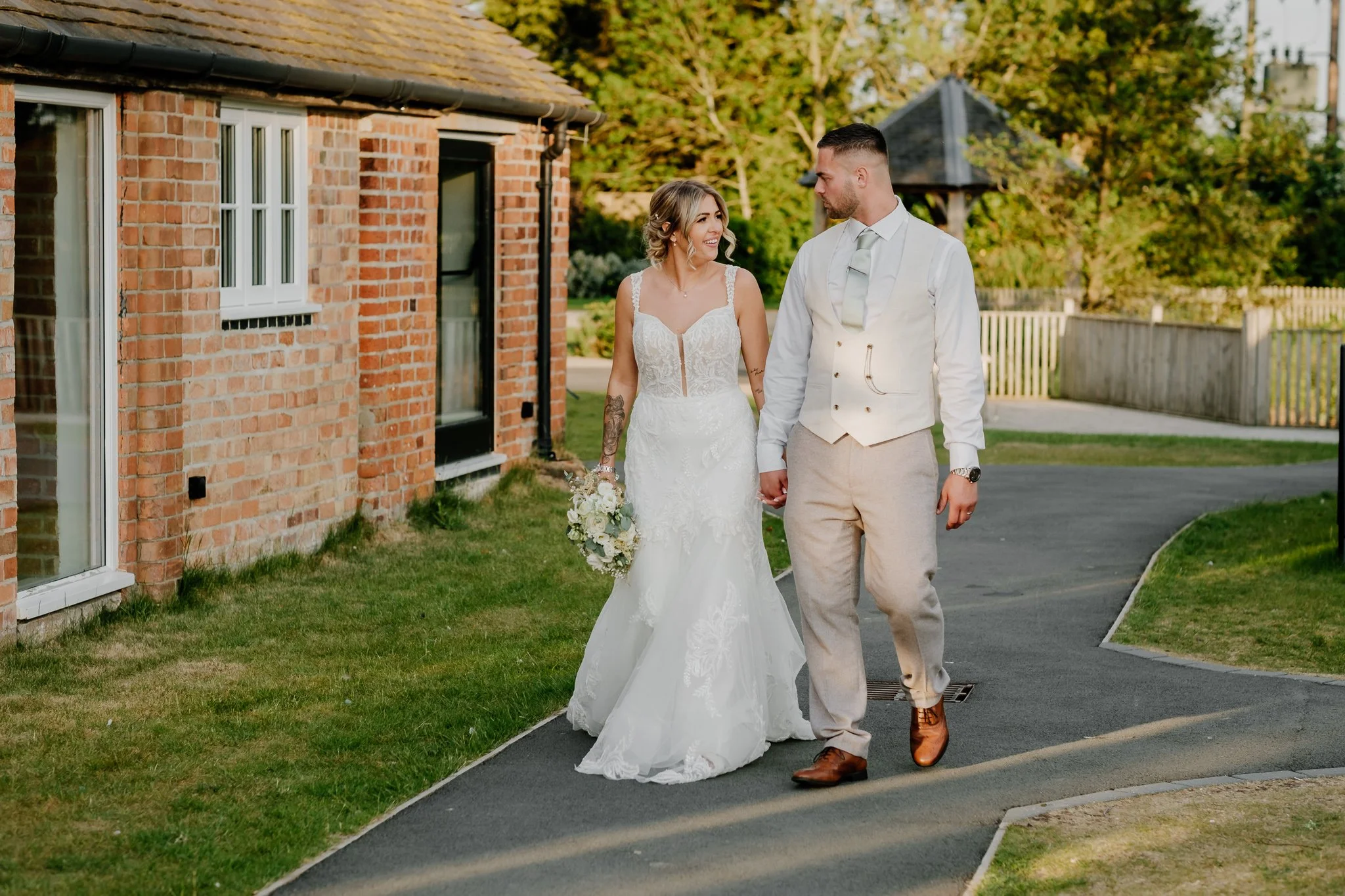 Hanbury-Barns-May-Wedding-Photography-106.jpg