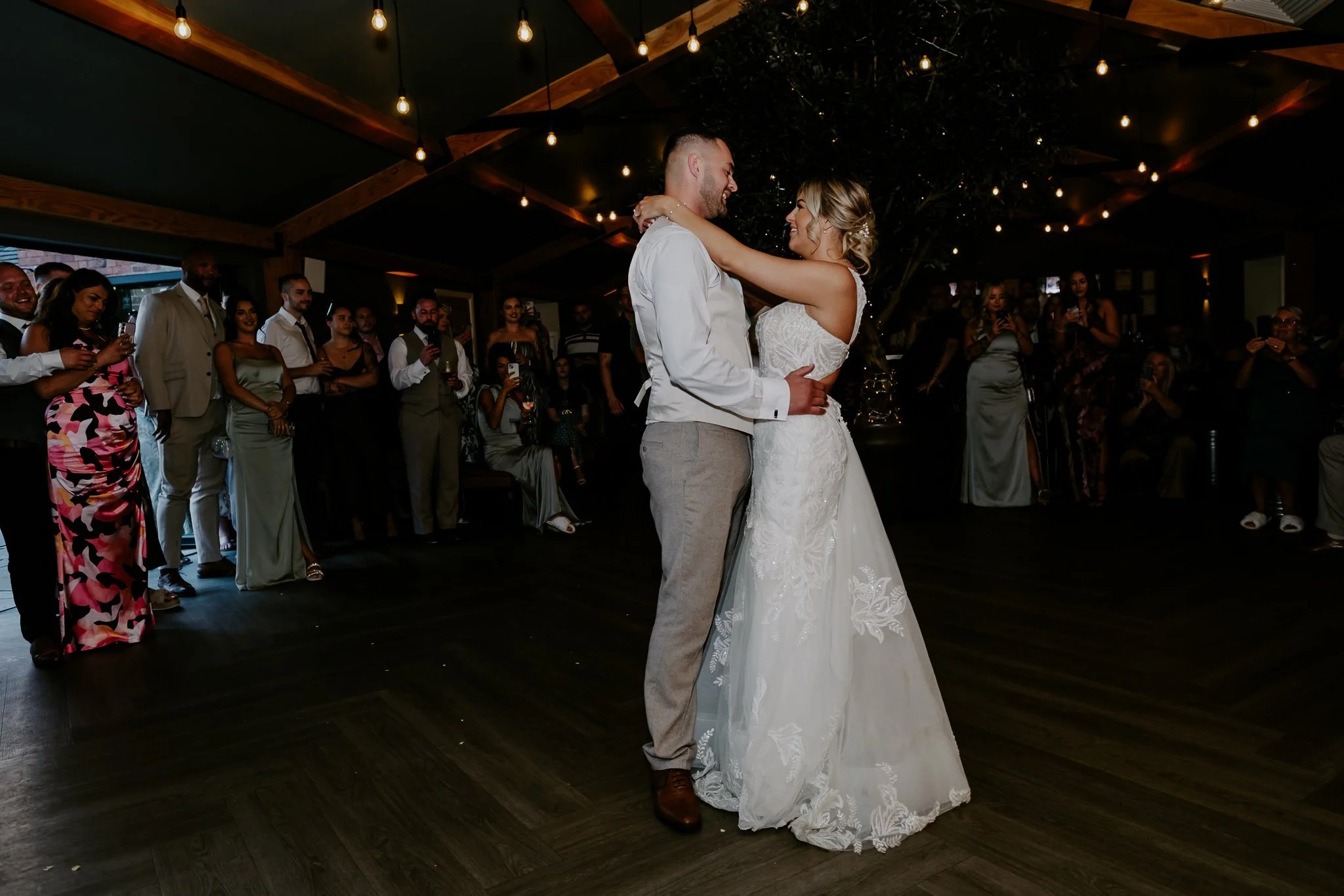 Hanbury-Barns-May-Wedding-Photography-117.jpg